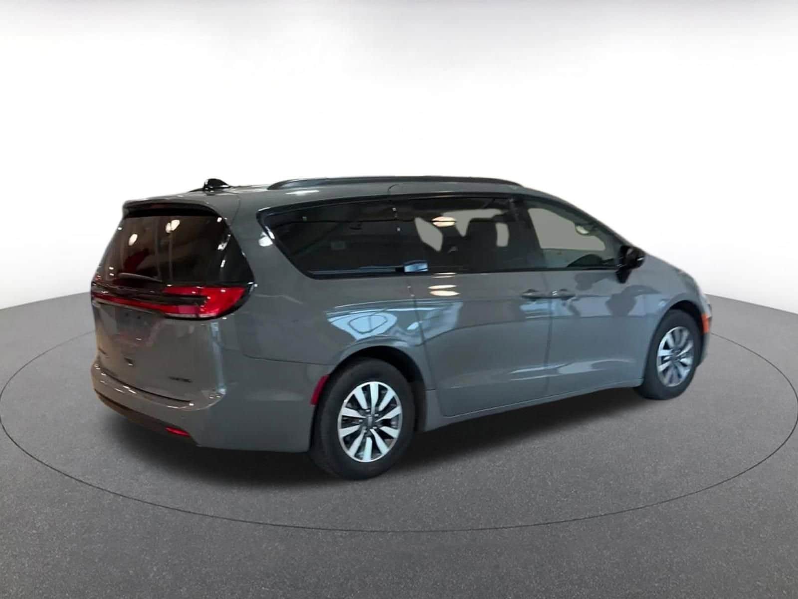 Thumbnail: 2025 Chrysler Pacifica - 15