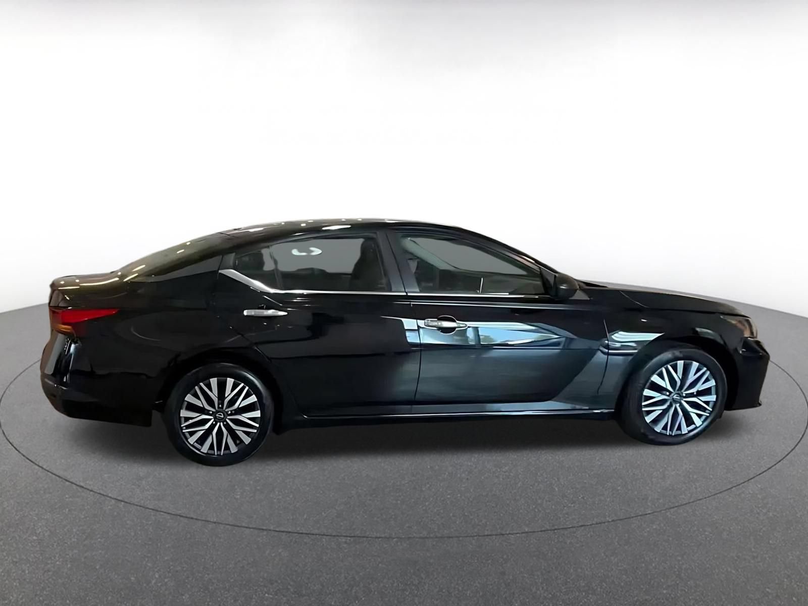 Thumbnail: 2025 Nissan Altima - 12