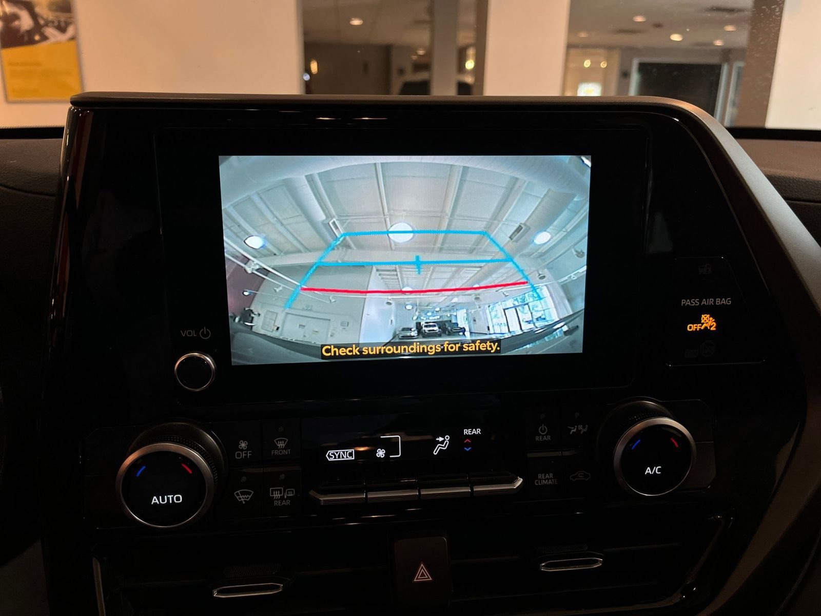 Thumbnail: 2025 Toyota Highlander - 25