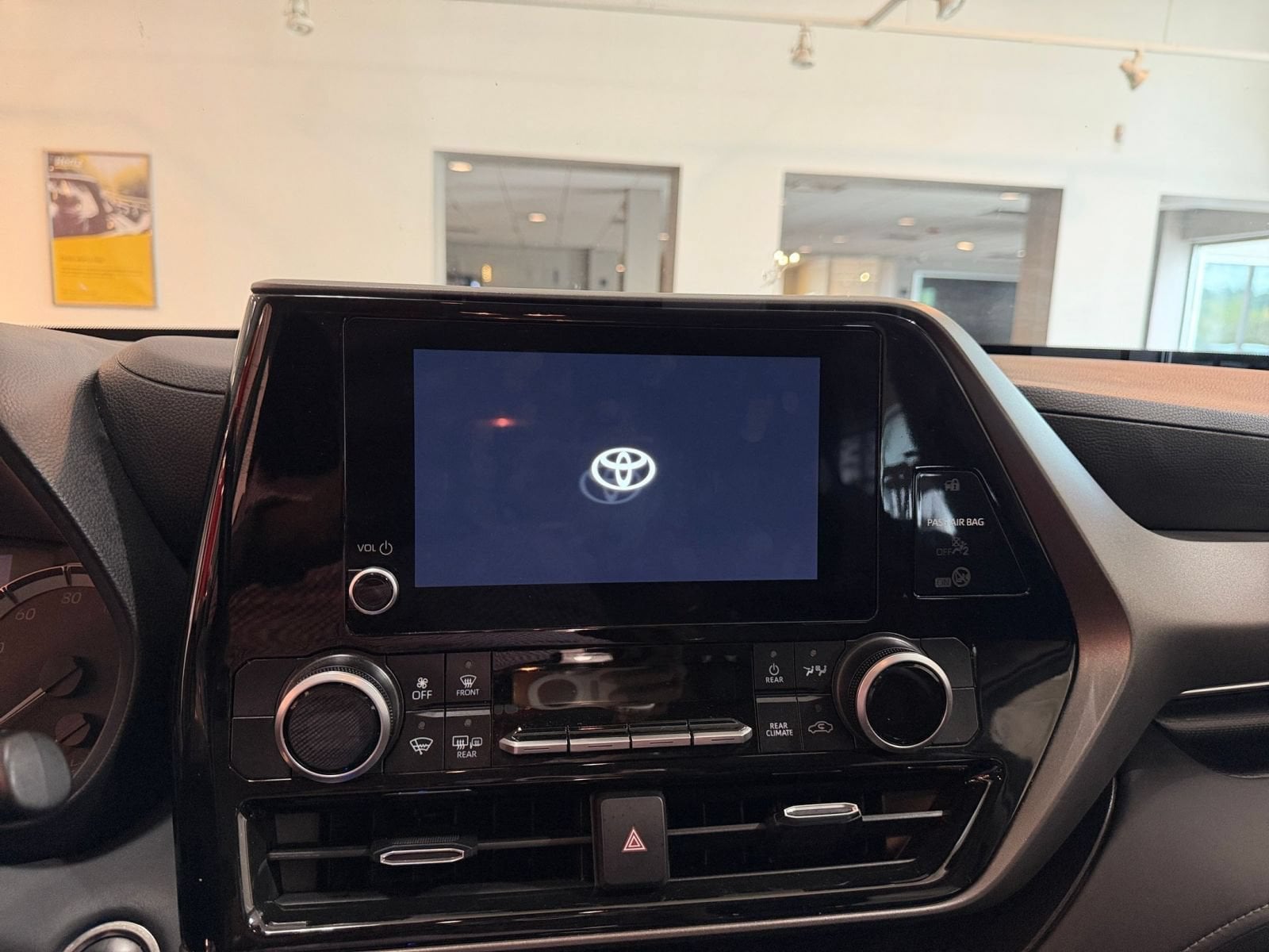 Thumbnail: 2025 Toyota Highlander - 20