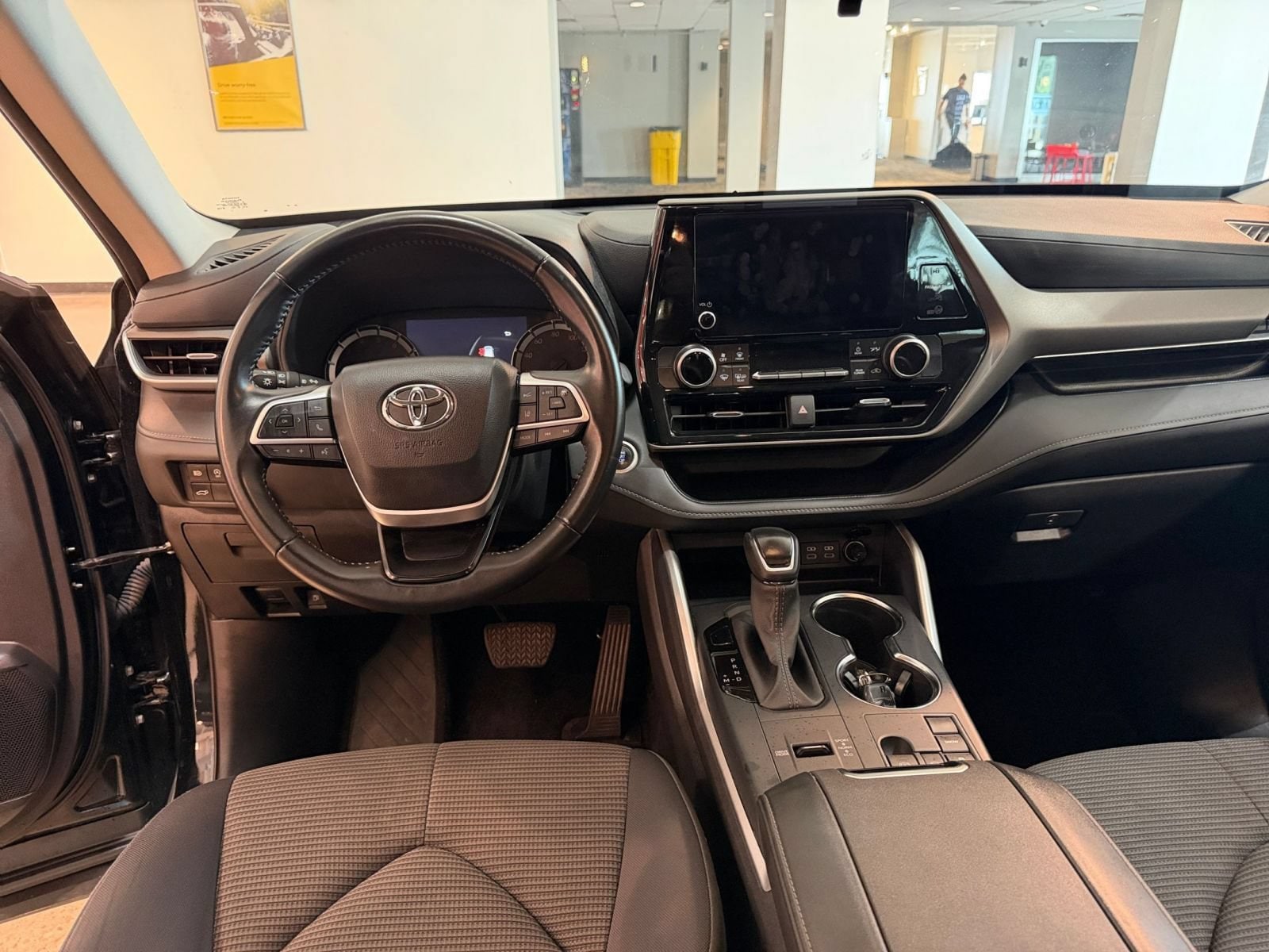 Thumbnail: 2025 Toyota Highlander - 31