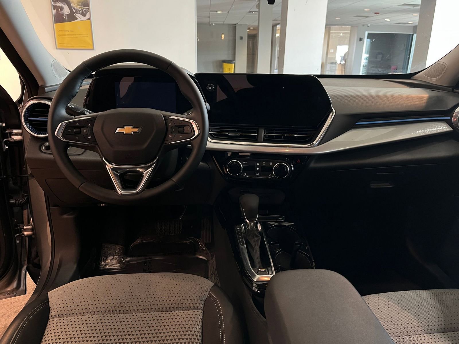 Thumbnail: 2025 Chevrolet Trax - 33