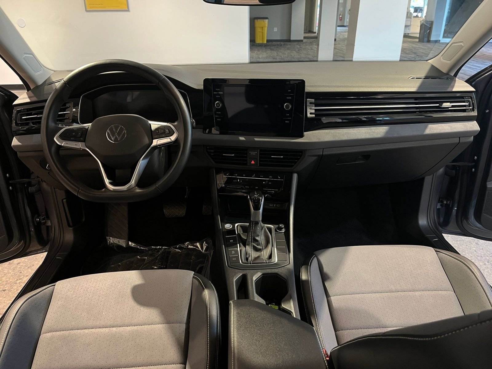 Thumbnail: 2025 Volkswagen Jetta - 32