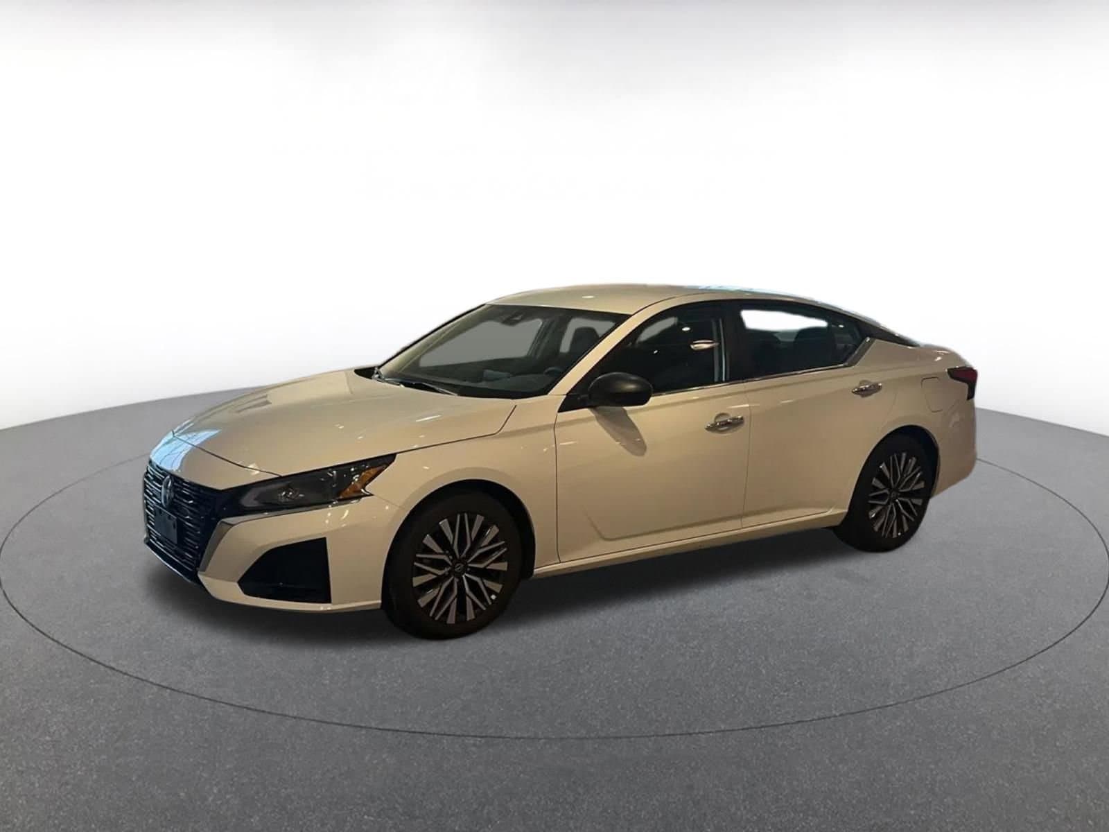 Thumbnail: 2025 Nissan Altima - 8