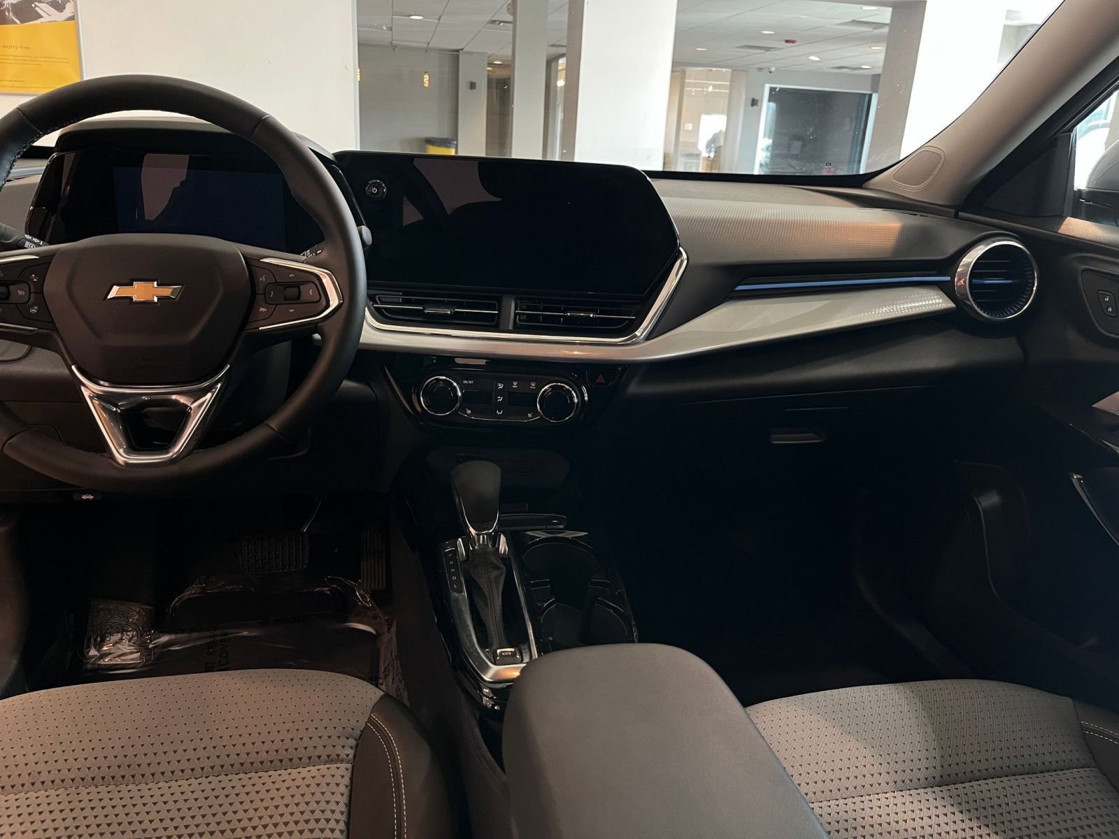 Thumbnail: 2025 Chevrolet Trax - 34