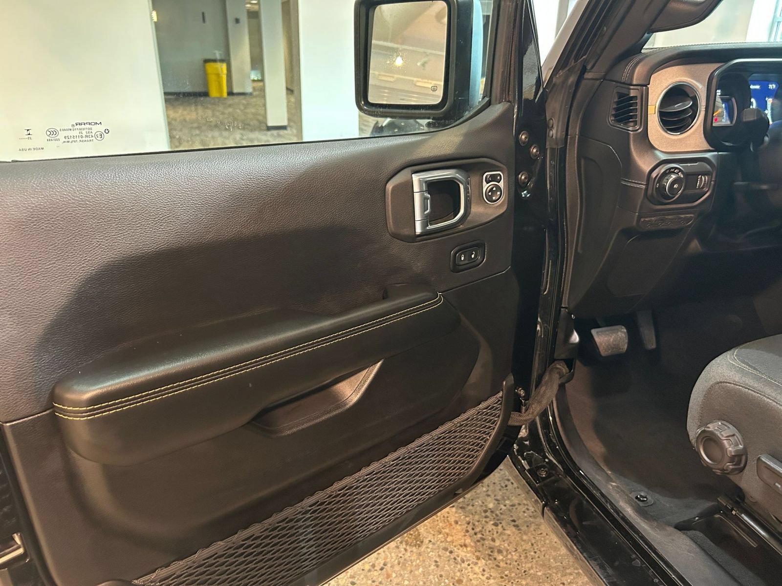 Thumbnail: 2025 Jeep Wrangler - 18