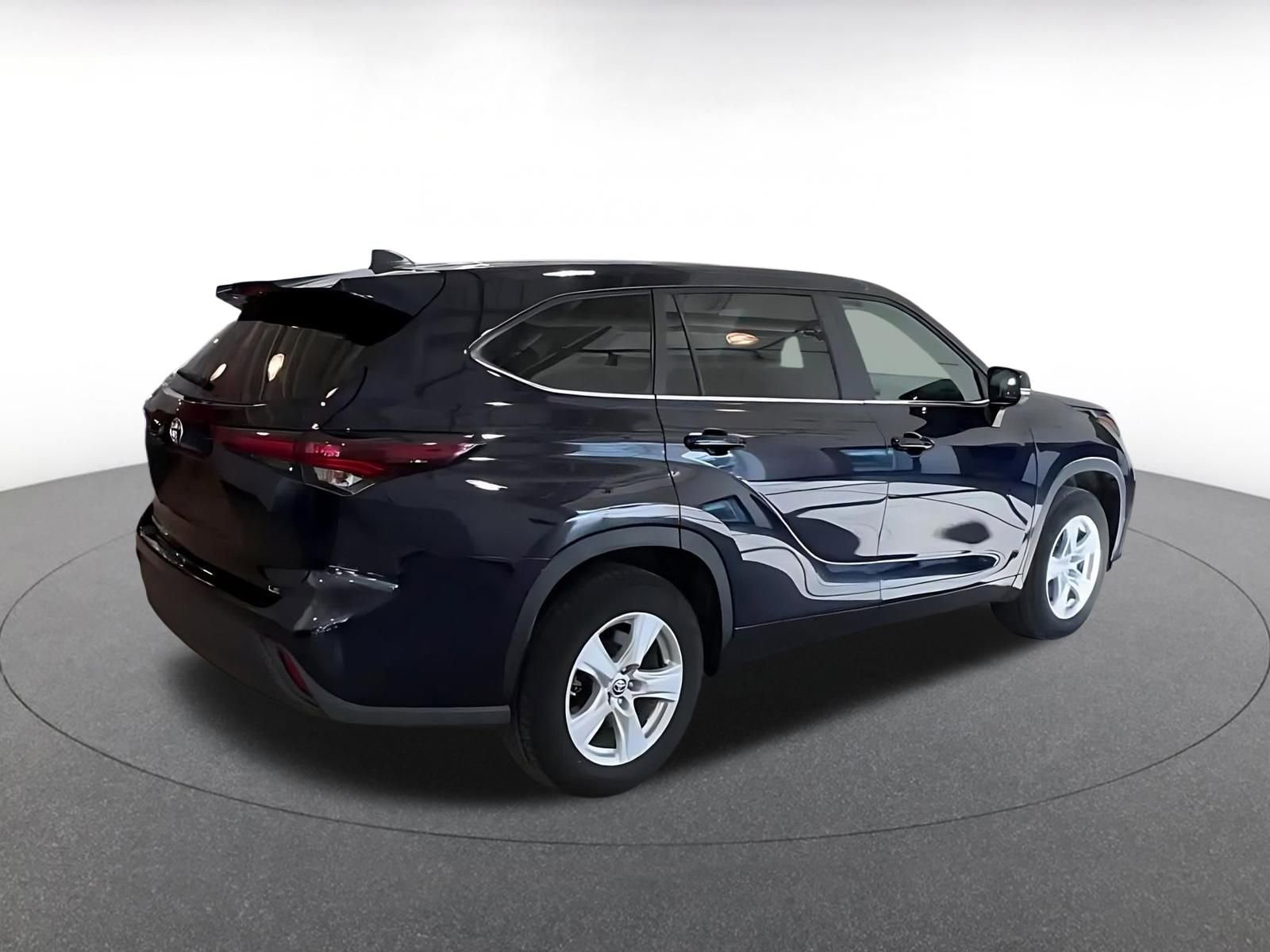 Thumbnail: 2025 Toyota Highlander - 10