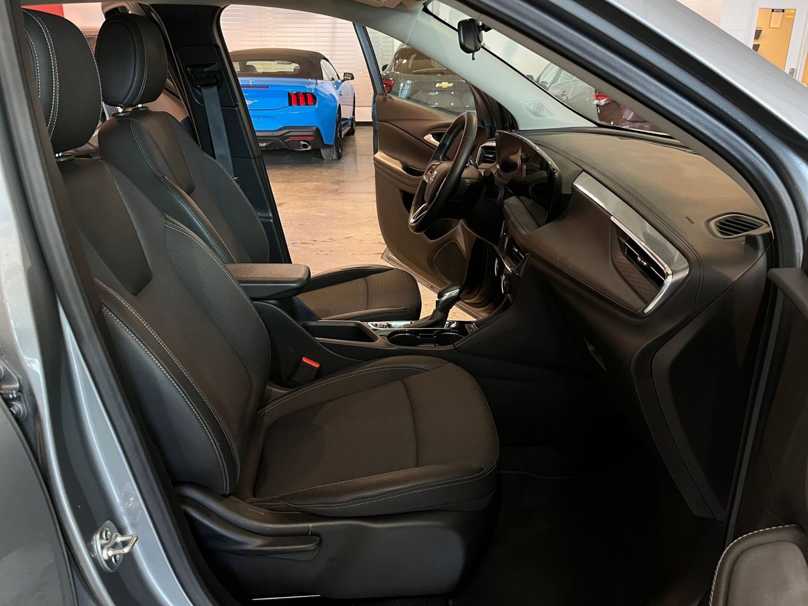 Thumbnail: 2025 Buick Encore GX - 35