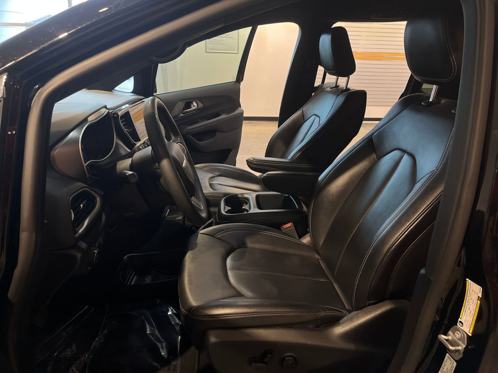 Thumbnail: 2025 Chrysler Pacifica - 27