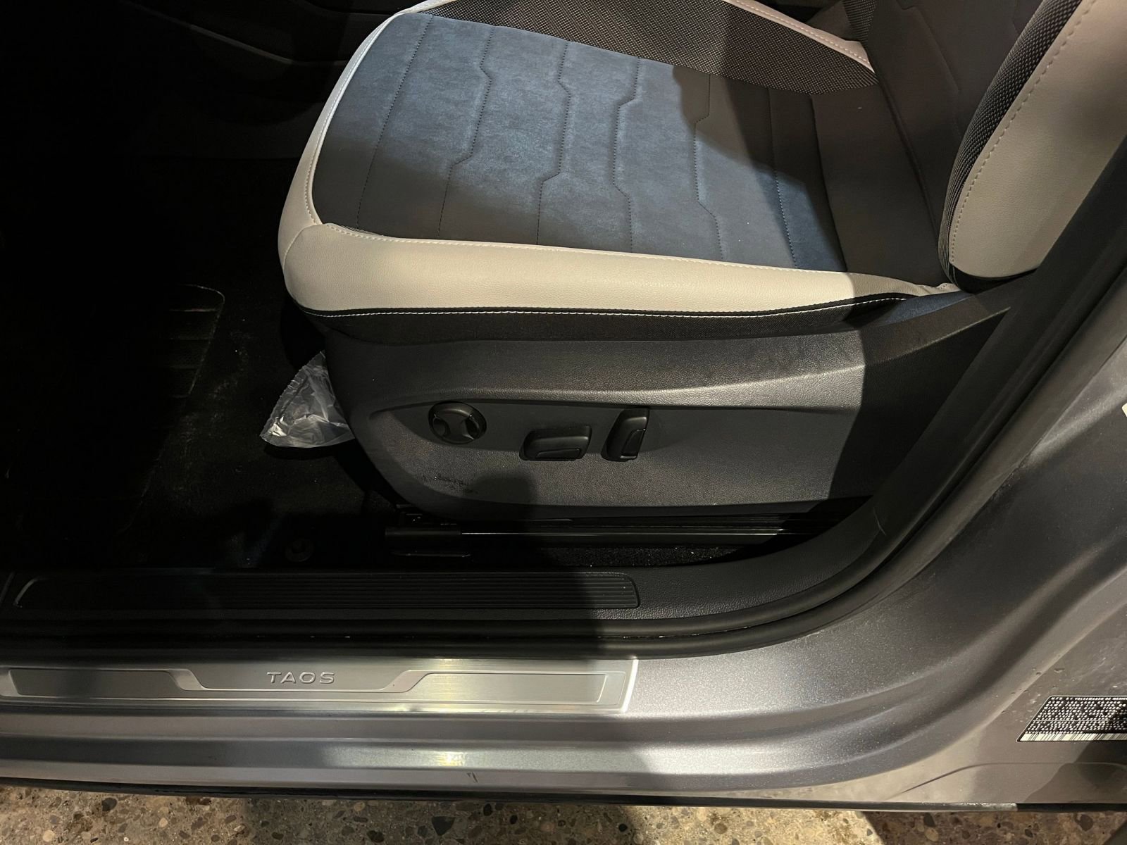 Thumbnail: 2025 Volkswagen Taos - 22