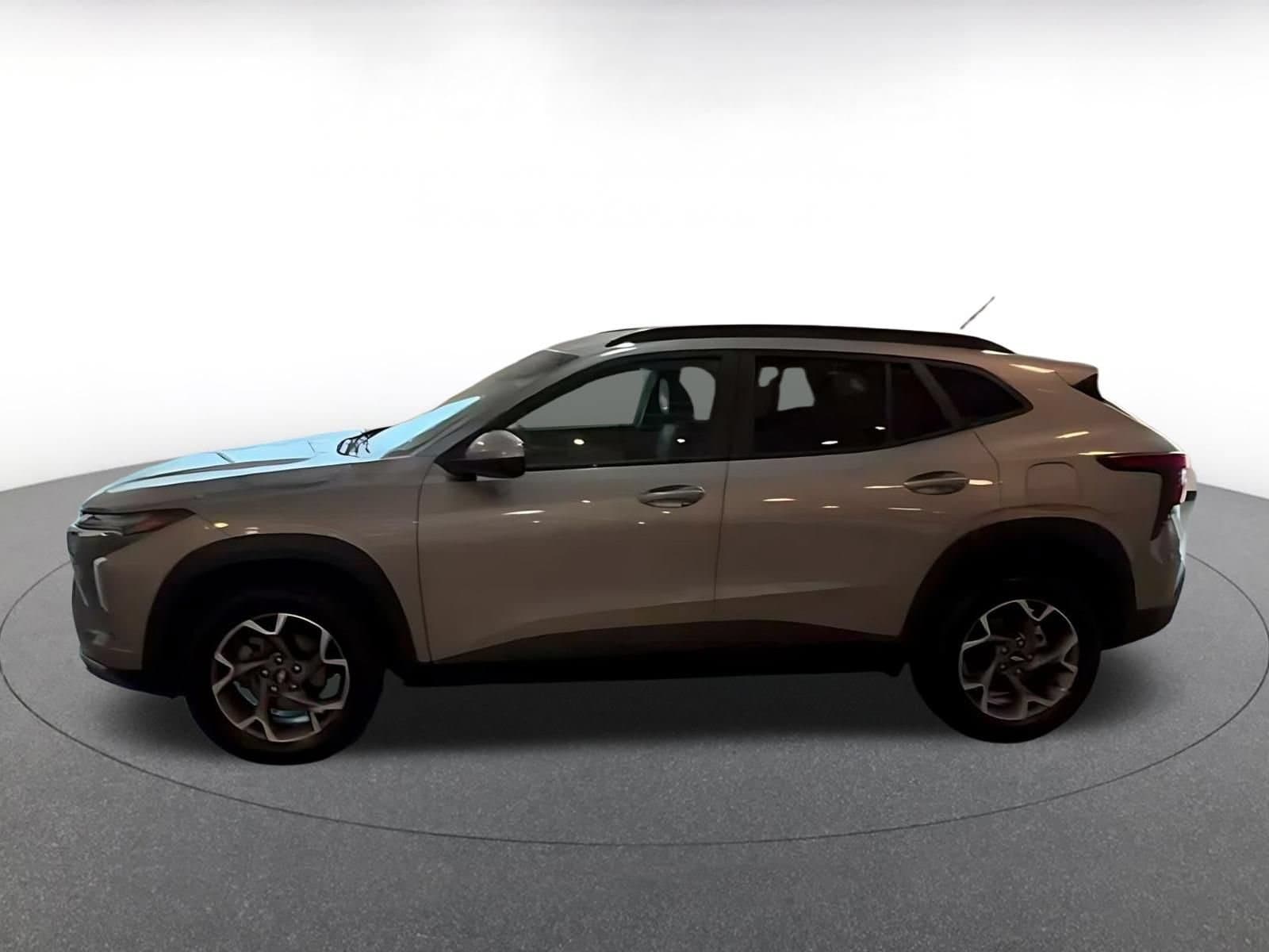 Thumbnail: 2025 Chevrolet Trax - 9