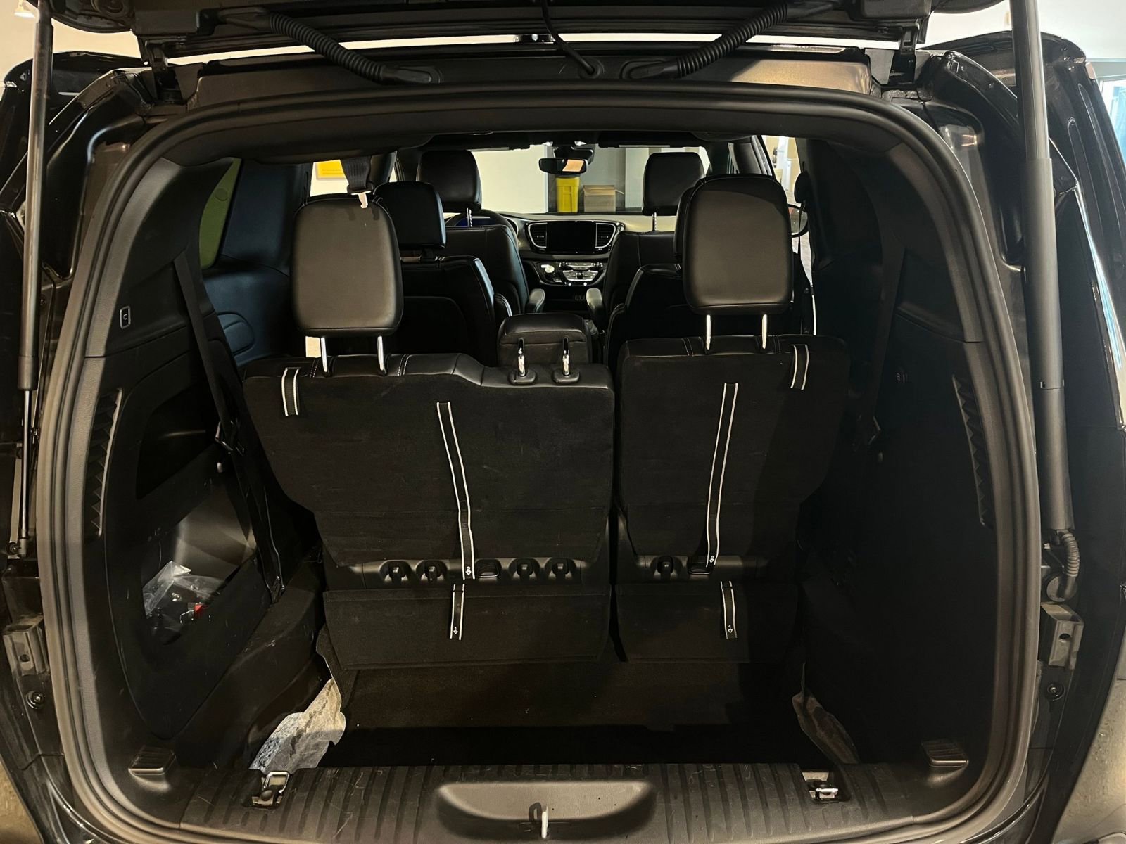 Thumbnail: 2025 Chrysler Pacifica - 32