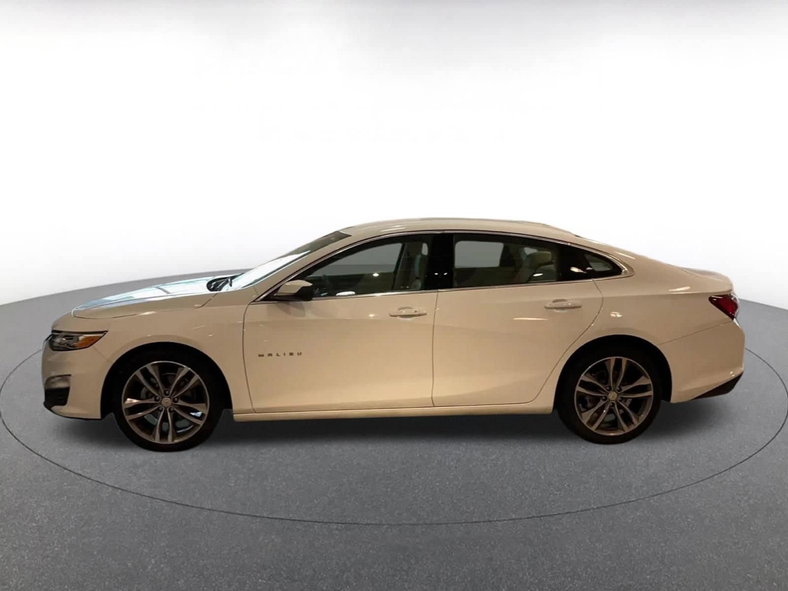 Thumbnail: 2024 Chevrolet Malibu - 9