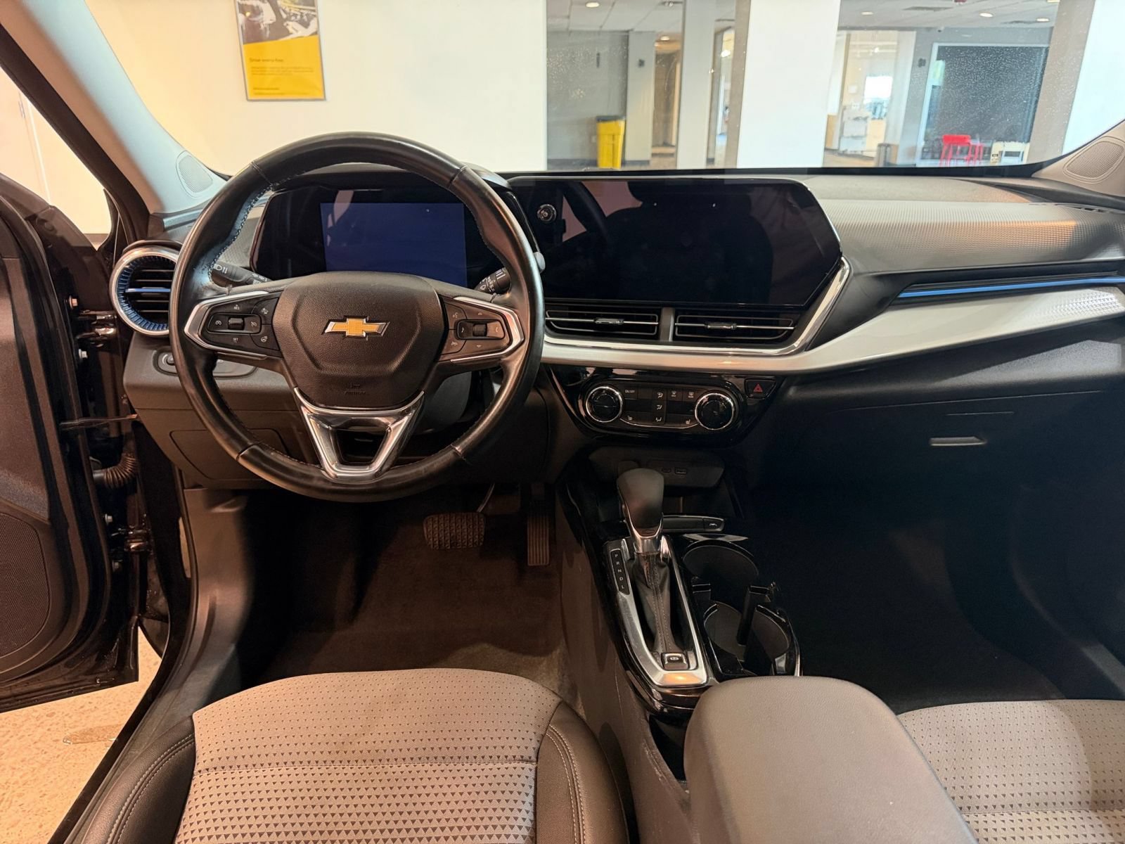 Thumbnail: 2025 Chevrolet Trax - 33