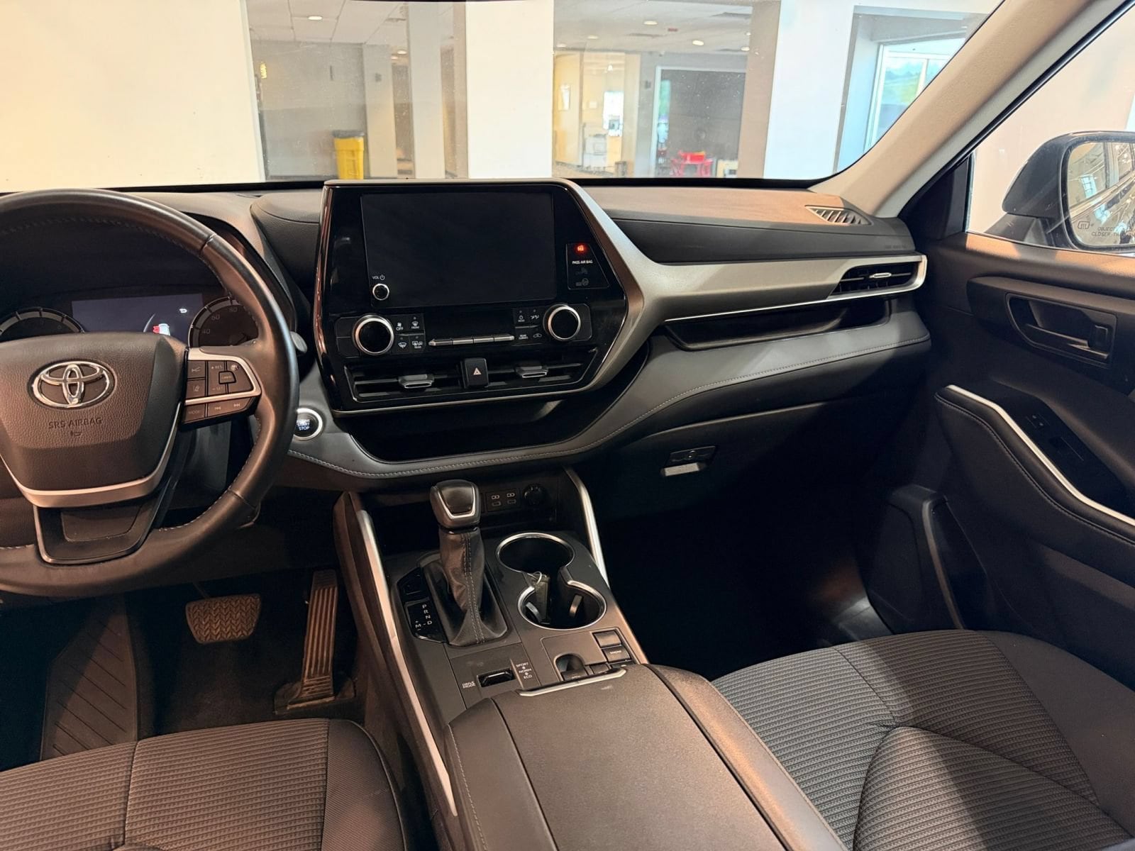 Thumbnail: 2025 Toyota Highlander - 32