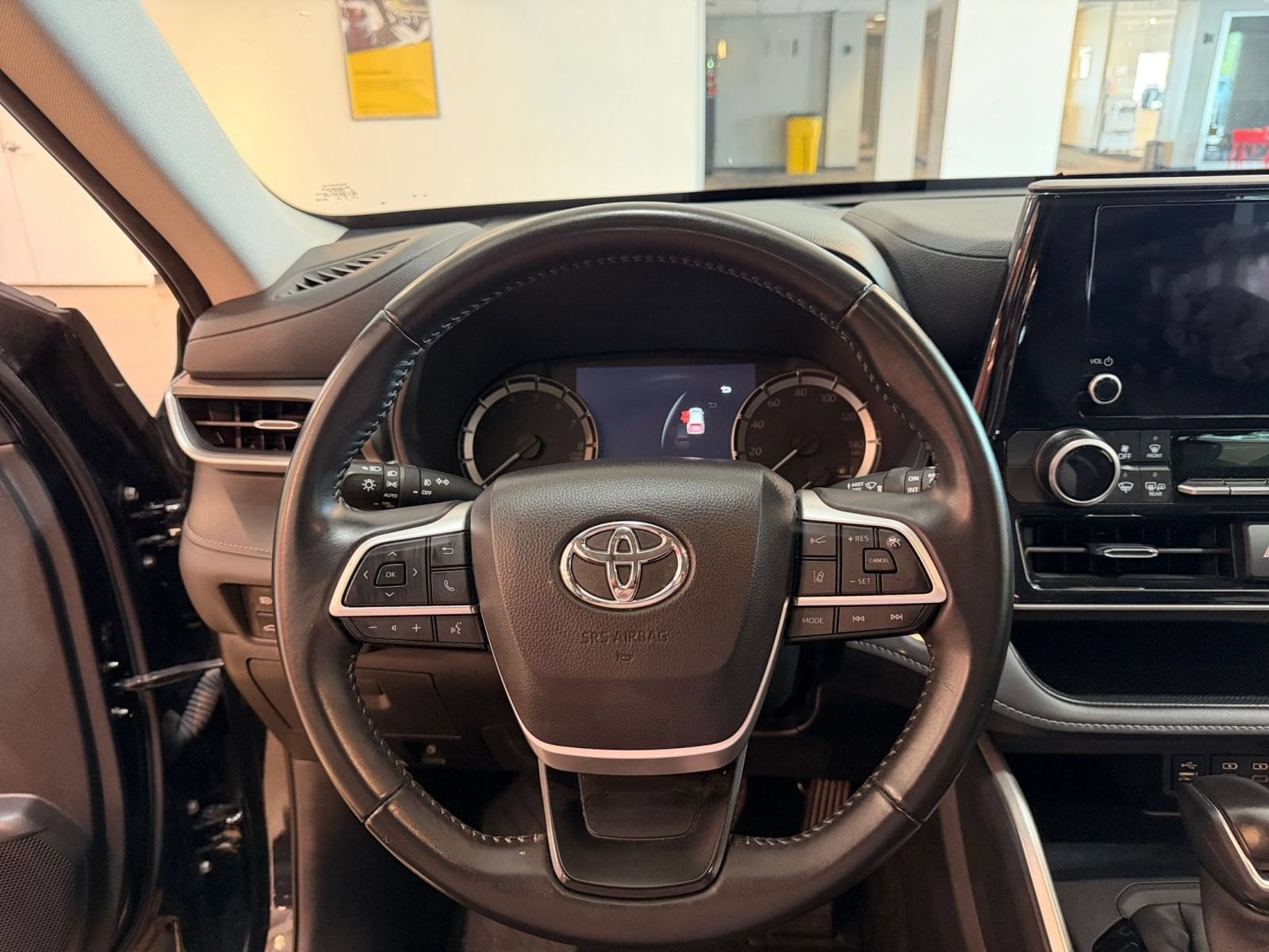 Thumbnail: 2025 Toyota Highlander - 29