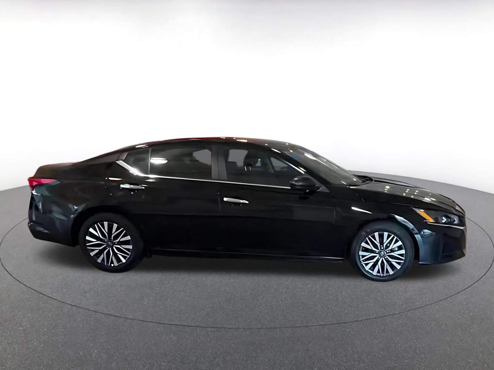 Thumbnail: 2025 Nissan Altima - 10