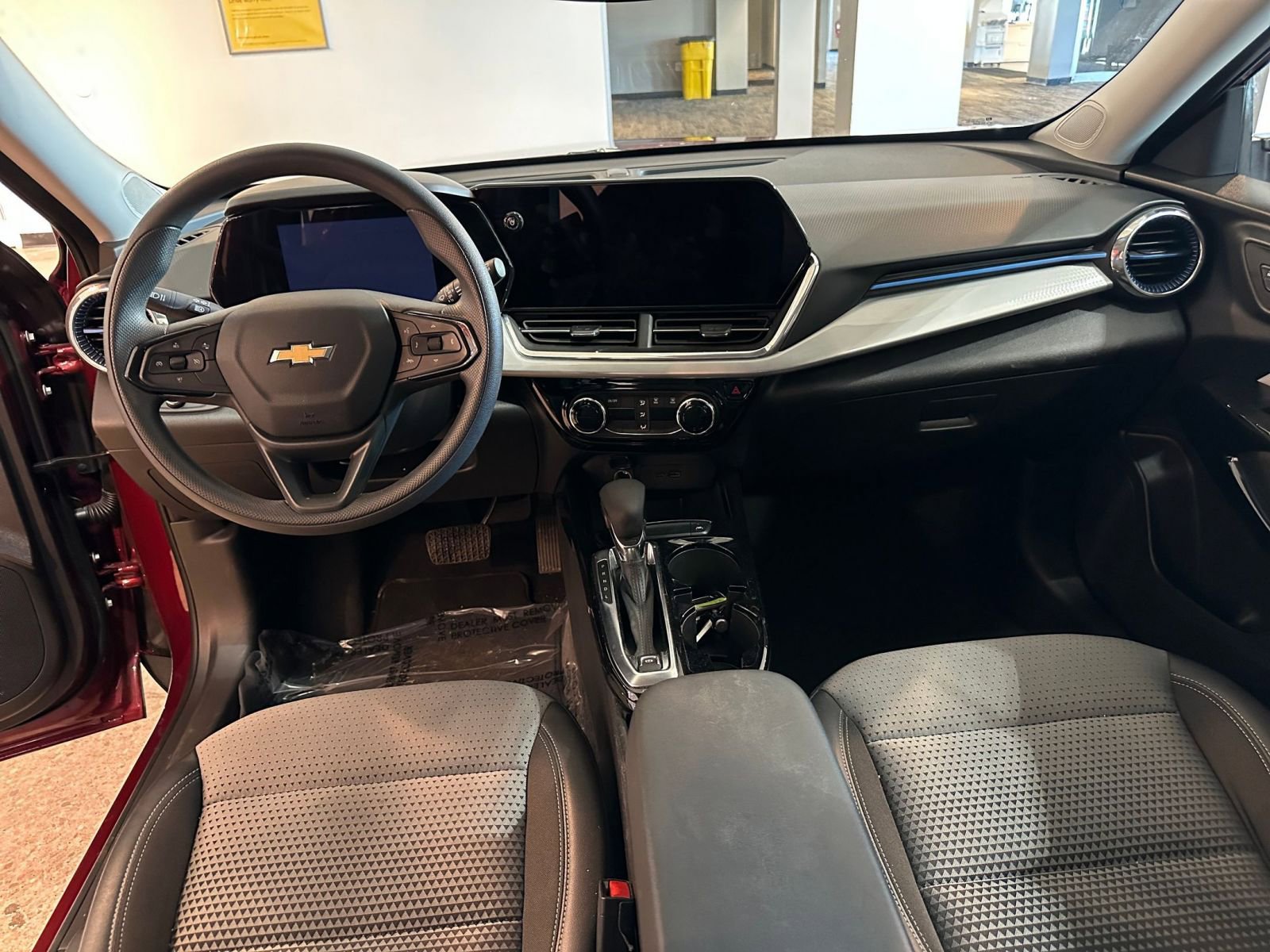 Thumbnail: 2025 Chevrolet Trax - 32