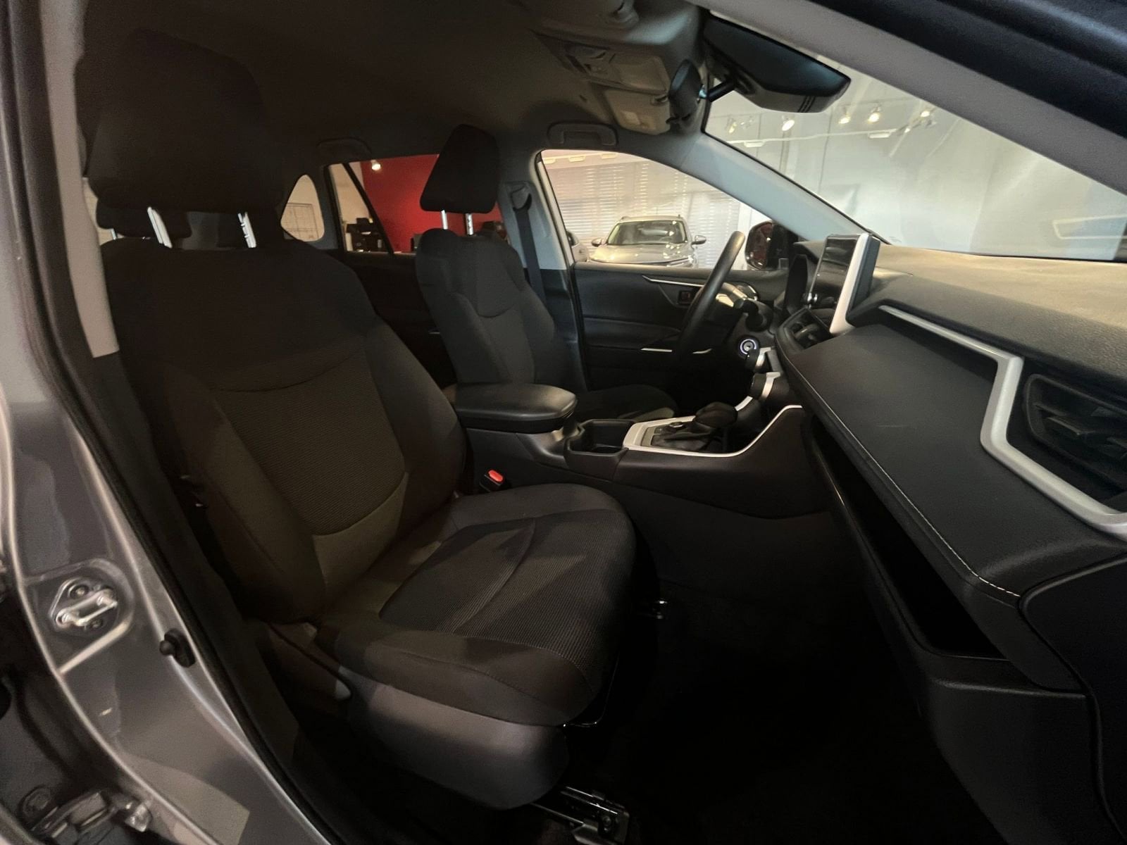 Thumbnail: 2025 Toyota RAV4 - 35