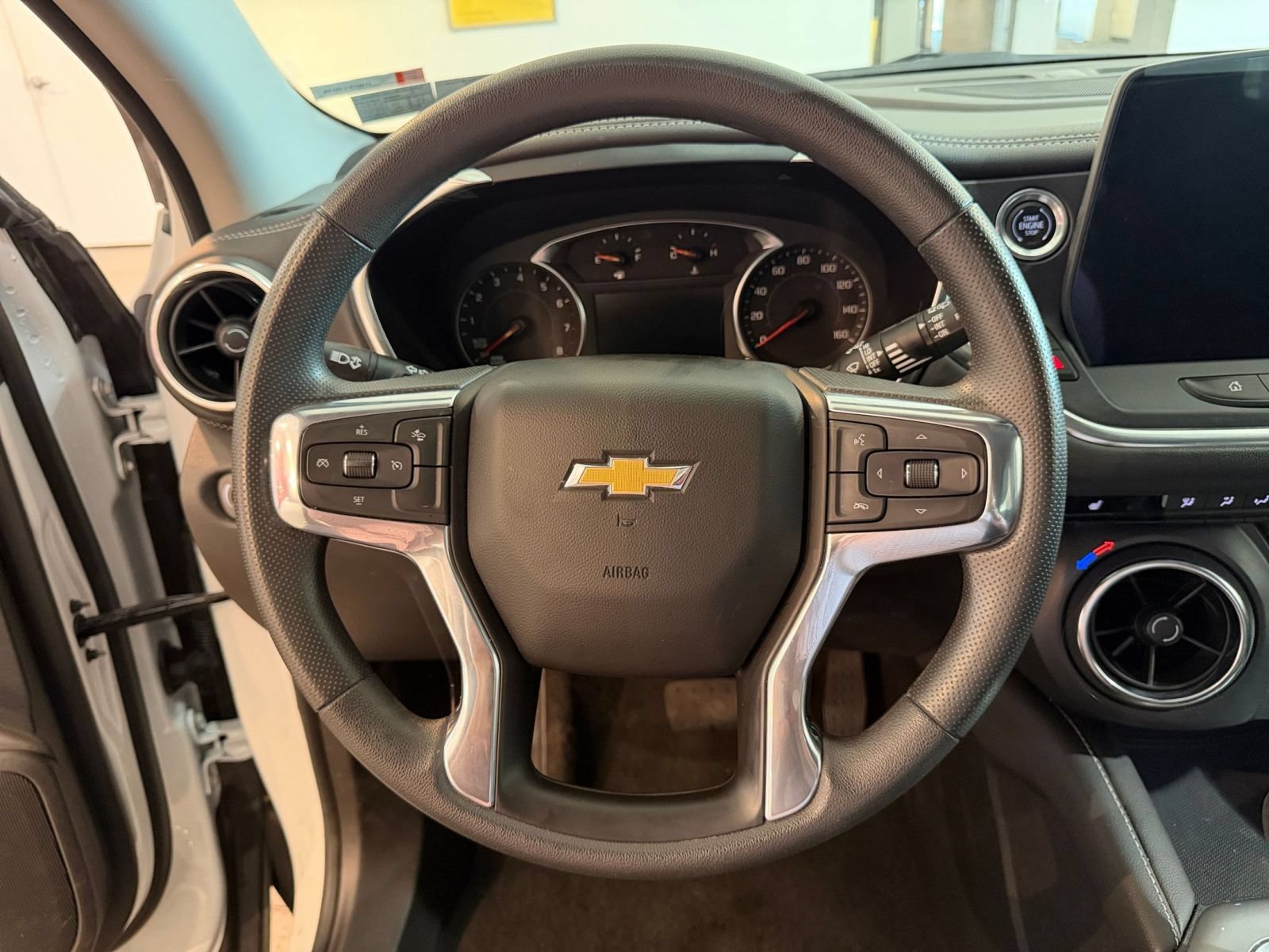 Thumbnail: 2025 Chevrolet Blazer - 28