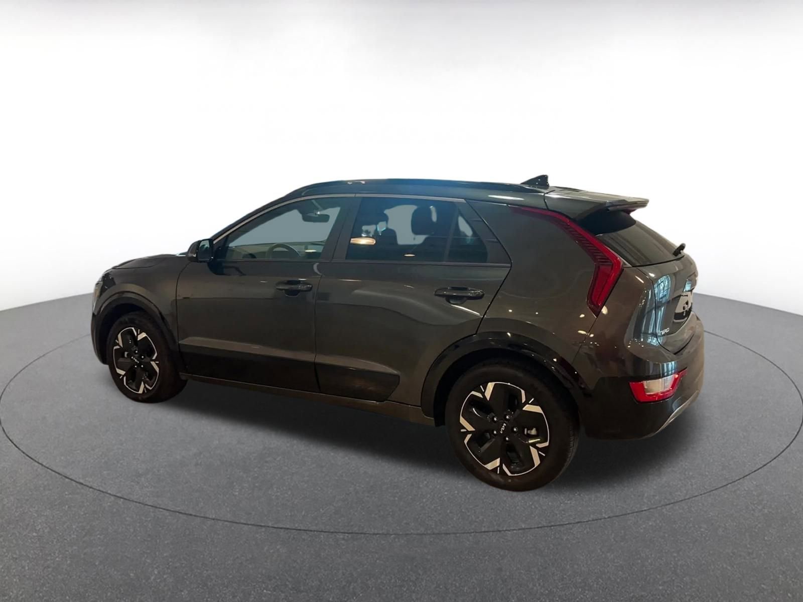 Thumbnail: 2023 Kia Niro - 10