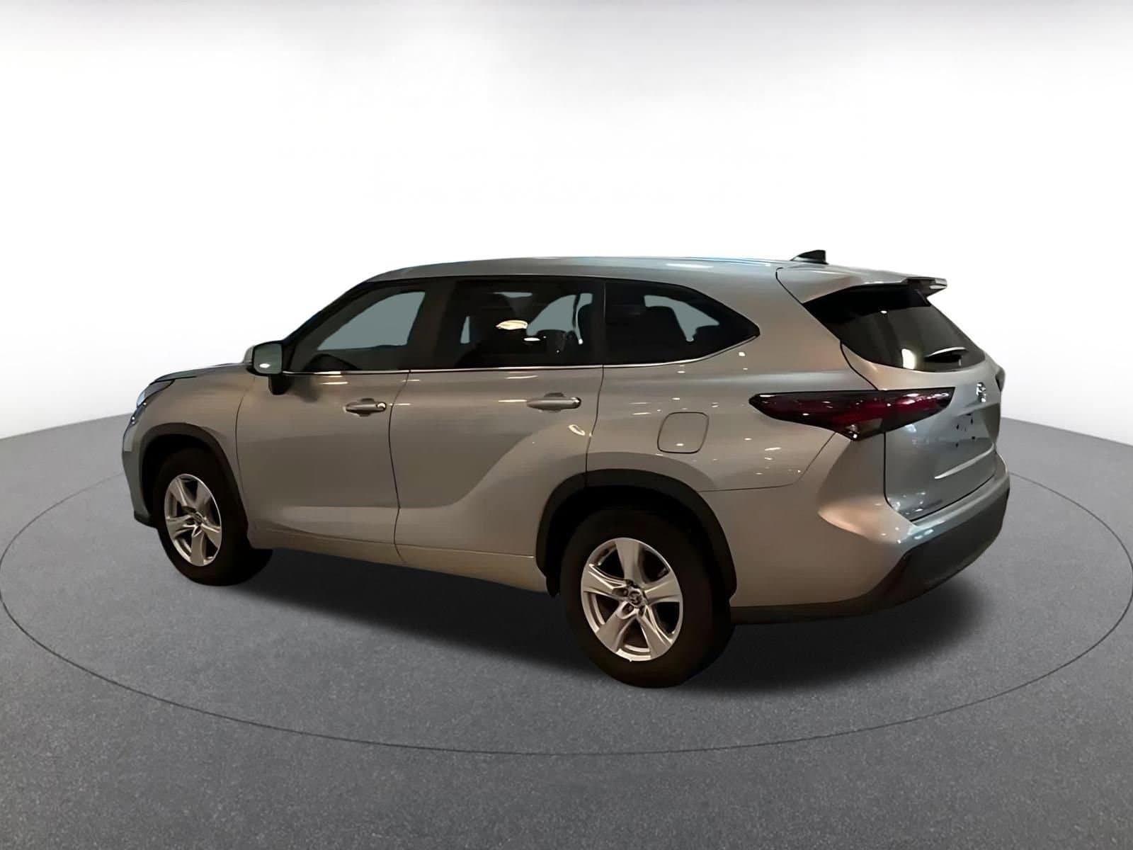 Thumbnail: 2025 Toyota Highlander - 12