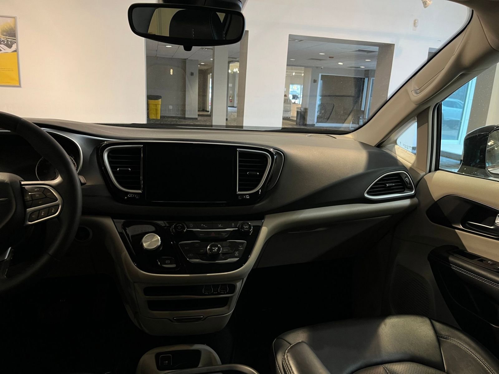 Thumbnail: 2024 Chrysler Pacifica - 35