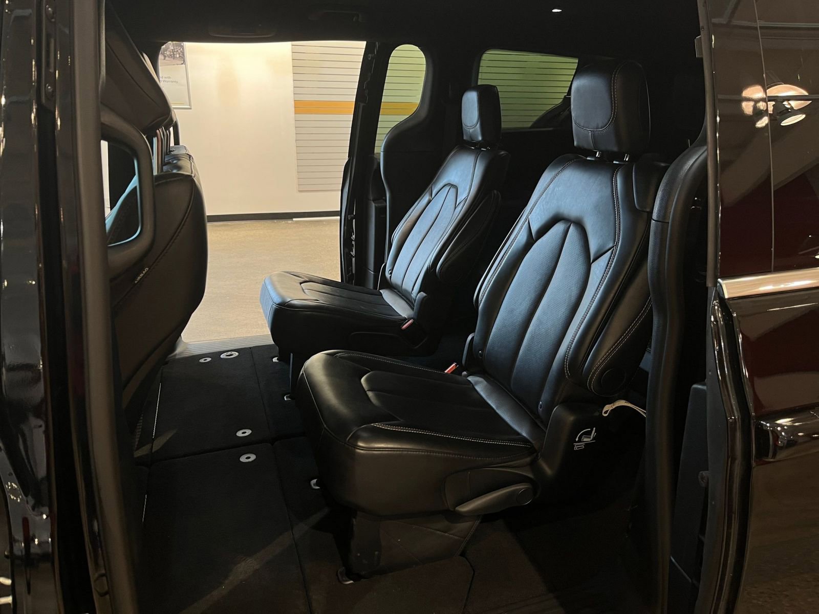 Thumbnail: 2025 Chrysler Pacifica - 25