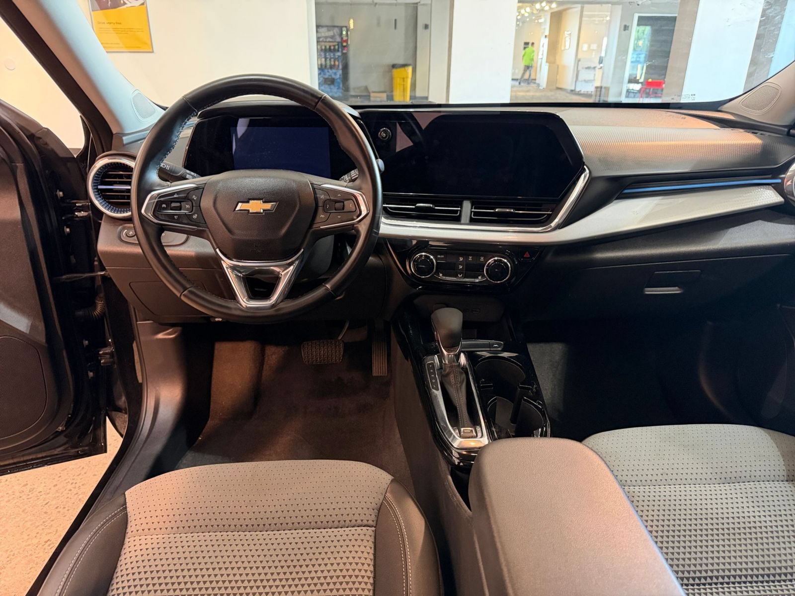 Thumbnail: 2025 Chevrolet Trax - 33