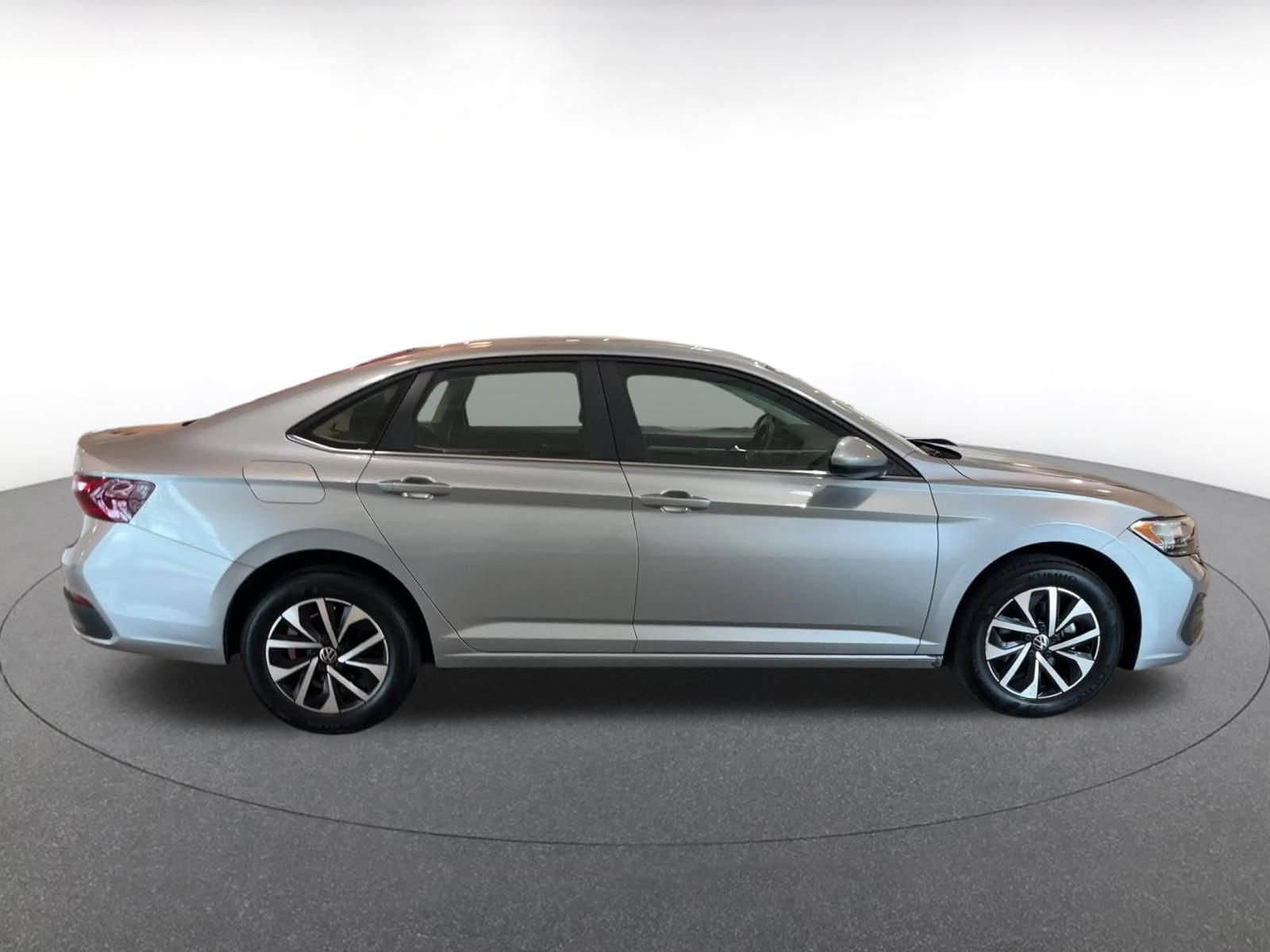 Thumbnail: 2024 Volkswagen Jetta - 16