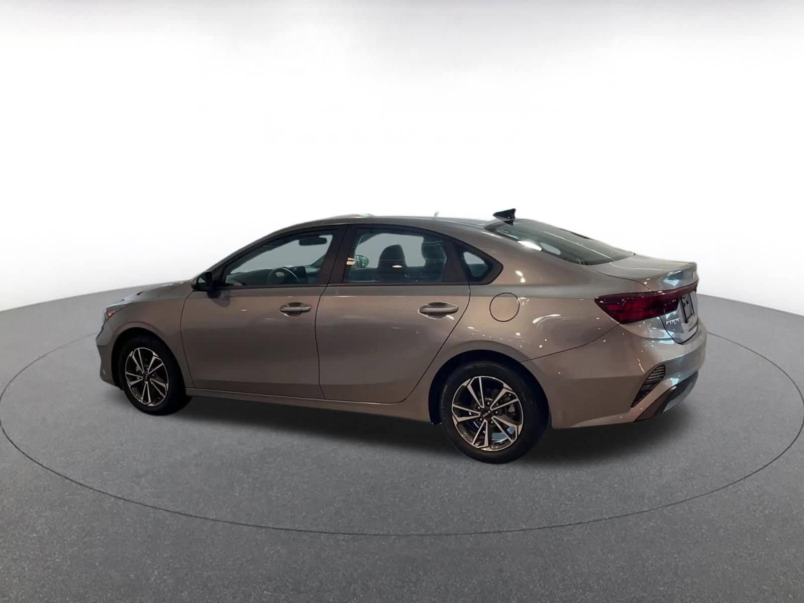 Thumbnail: 2024 Kia Forte - 10