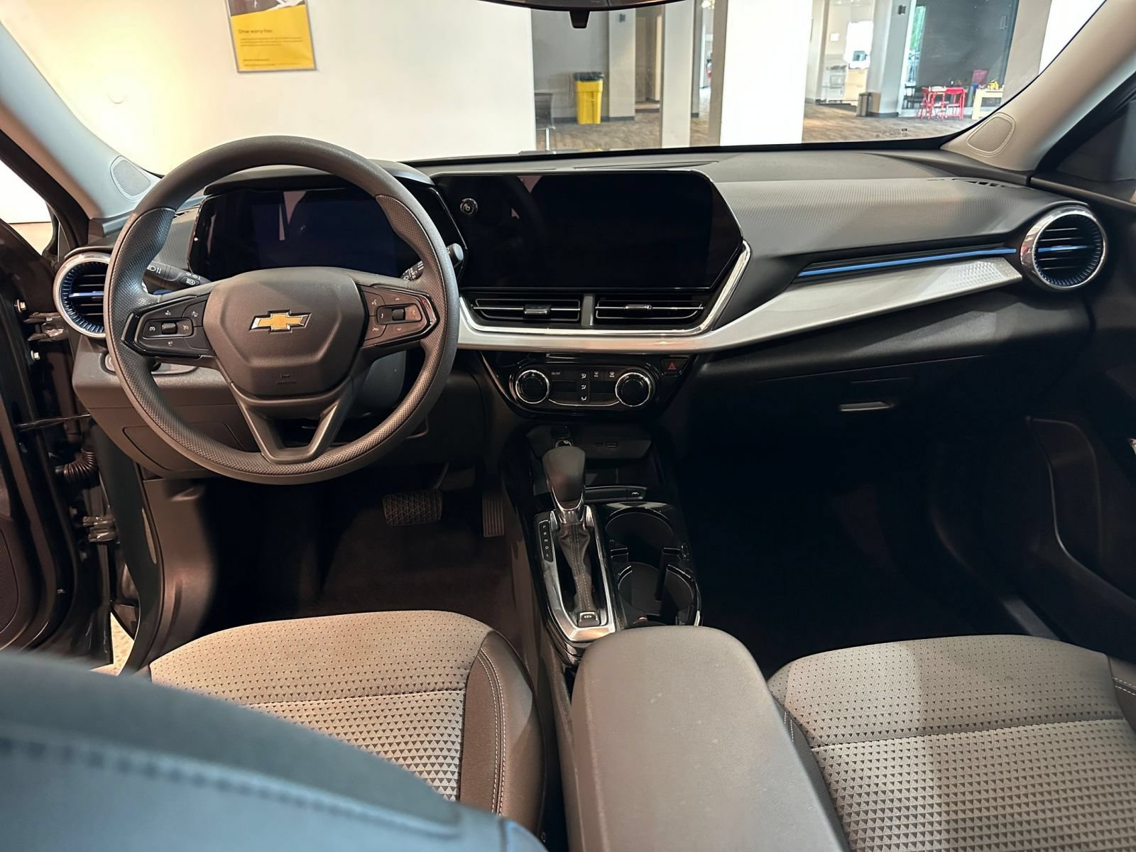 Thumbnail: 2025 Chevrolet Trax - 32