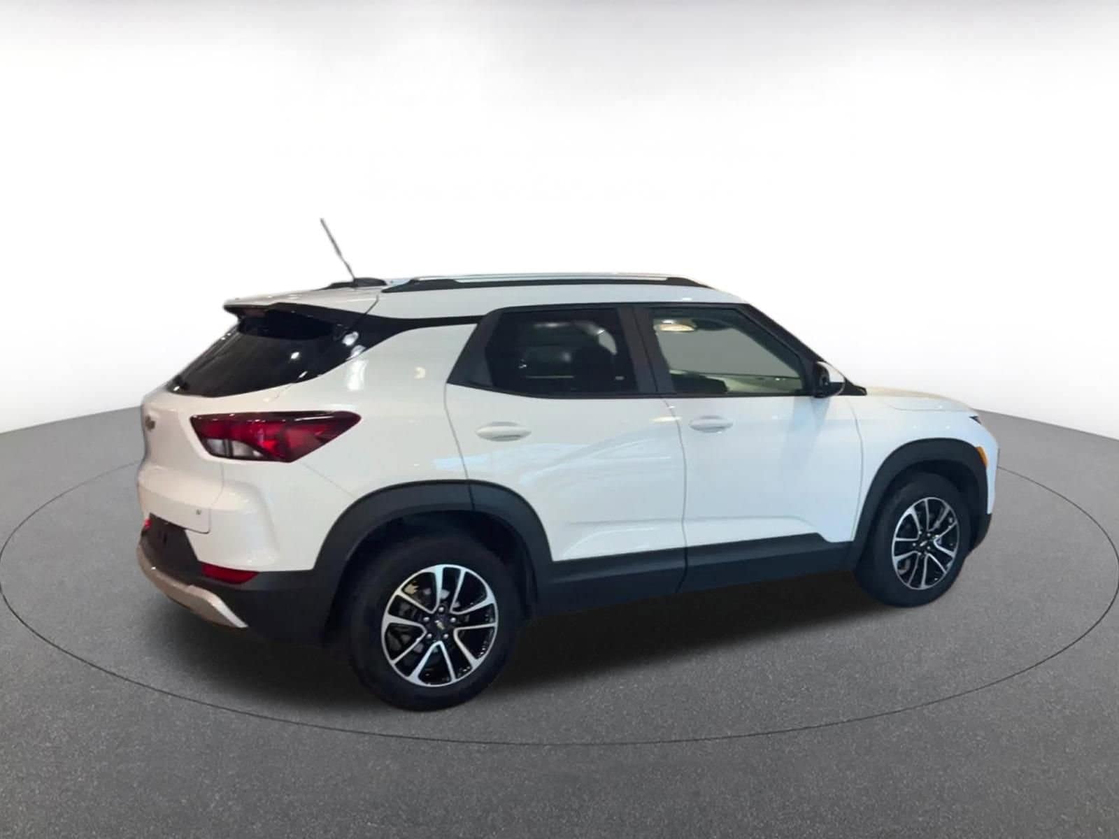 Thumbnail: 2025 Chevrolet TrailBlazer - 15