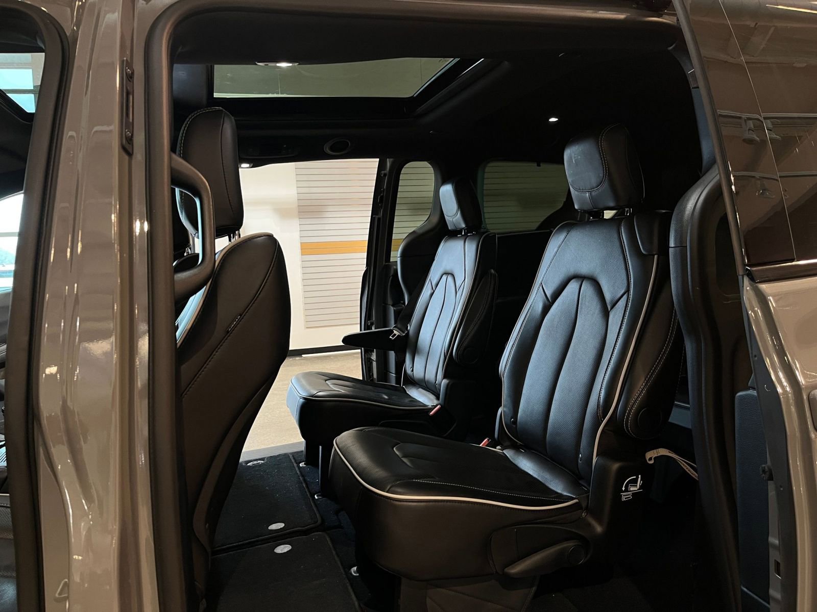 Thumbnail: 2025 Chrysler Pacifica - 28