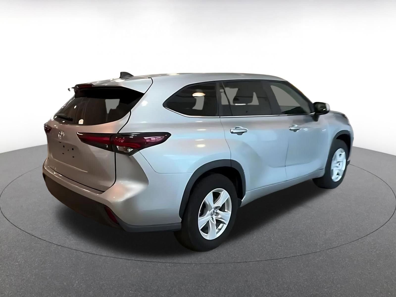 Thumbnail: 2025 Toyota Highlander - 15