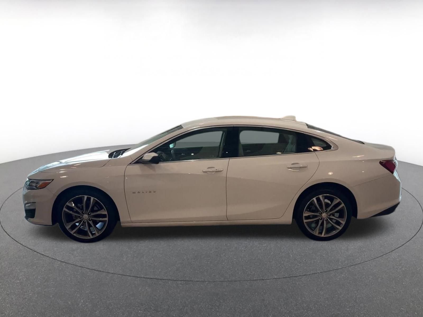 Thumbnail: 2024 Chevrolet Malibu - 9