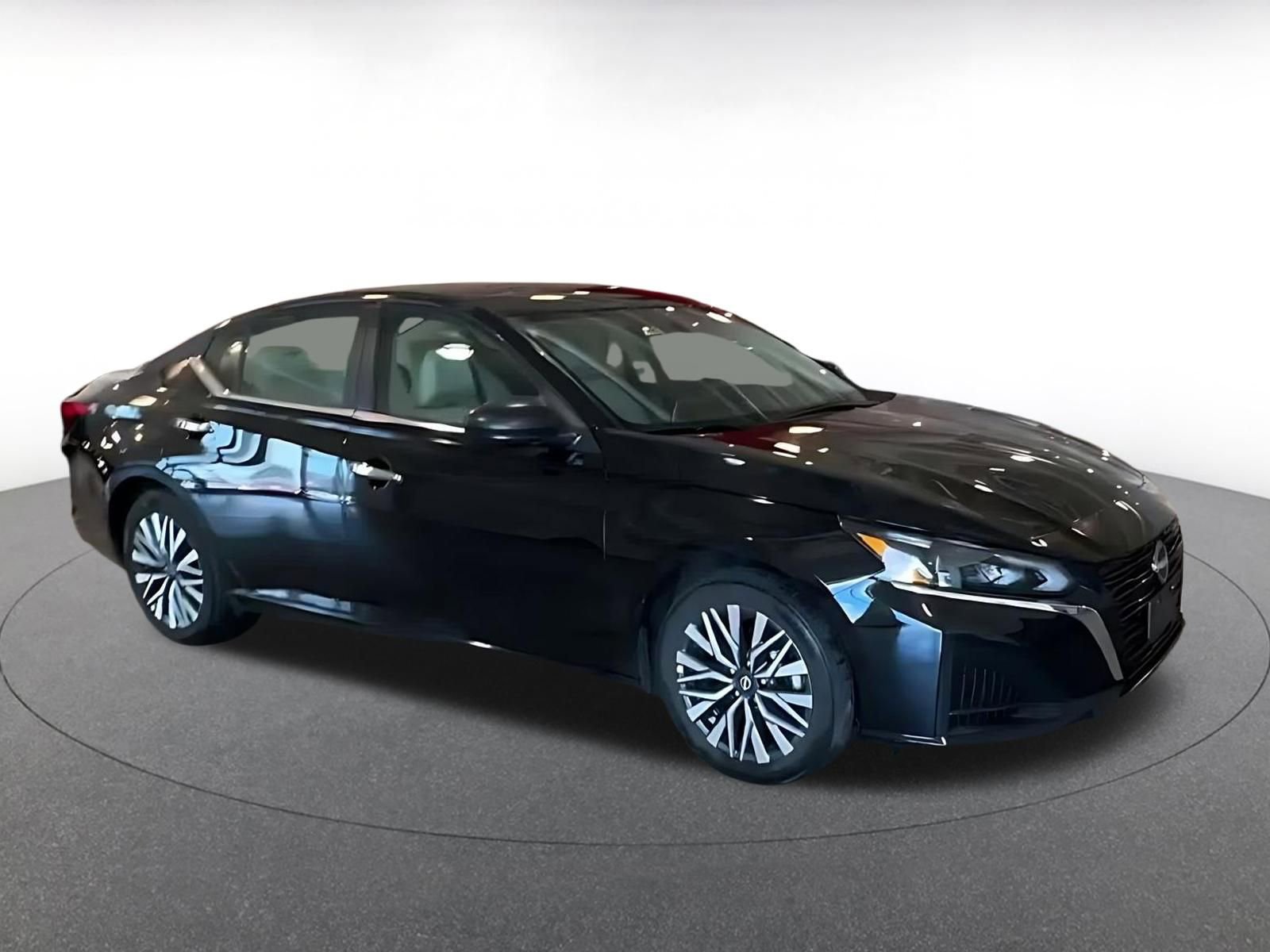 Thumbnail: 2025 Nissan Altima - 16