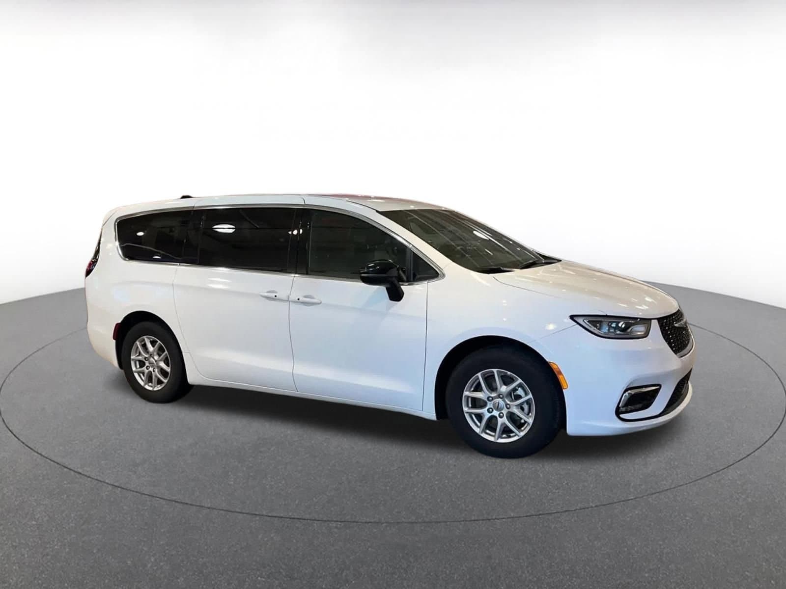 Thumbnail: 2025 Chrysler Pacifica - 2