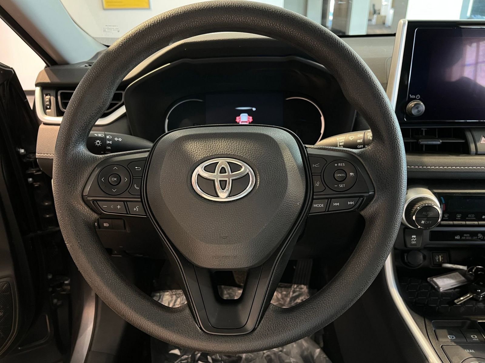 Thumbnail: 2025 Toyota RAV4 - 28