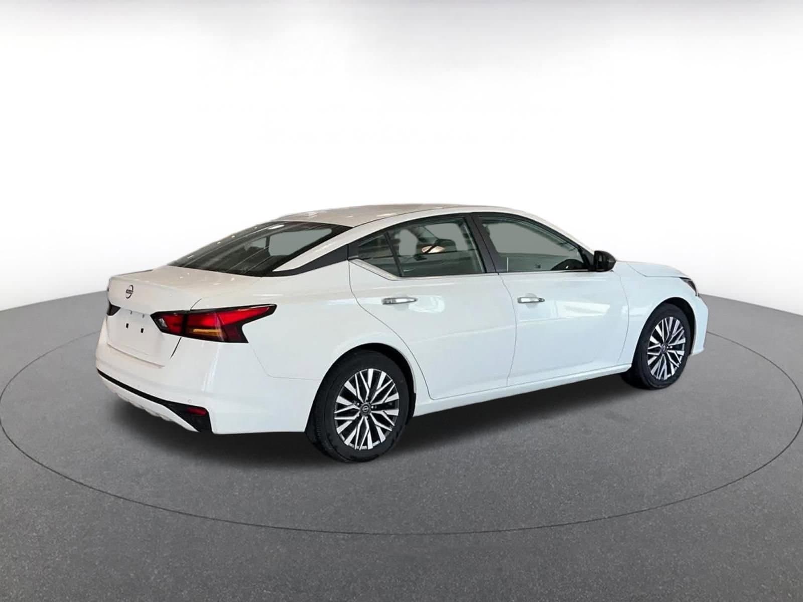 Thumbnail: 2025 Nissan Altima - 12