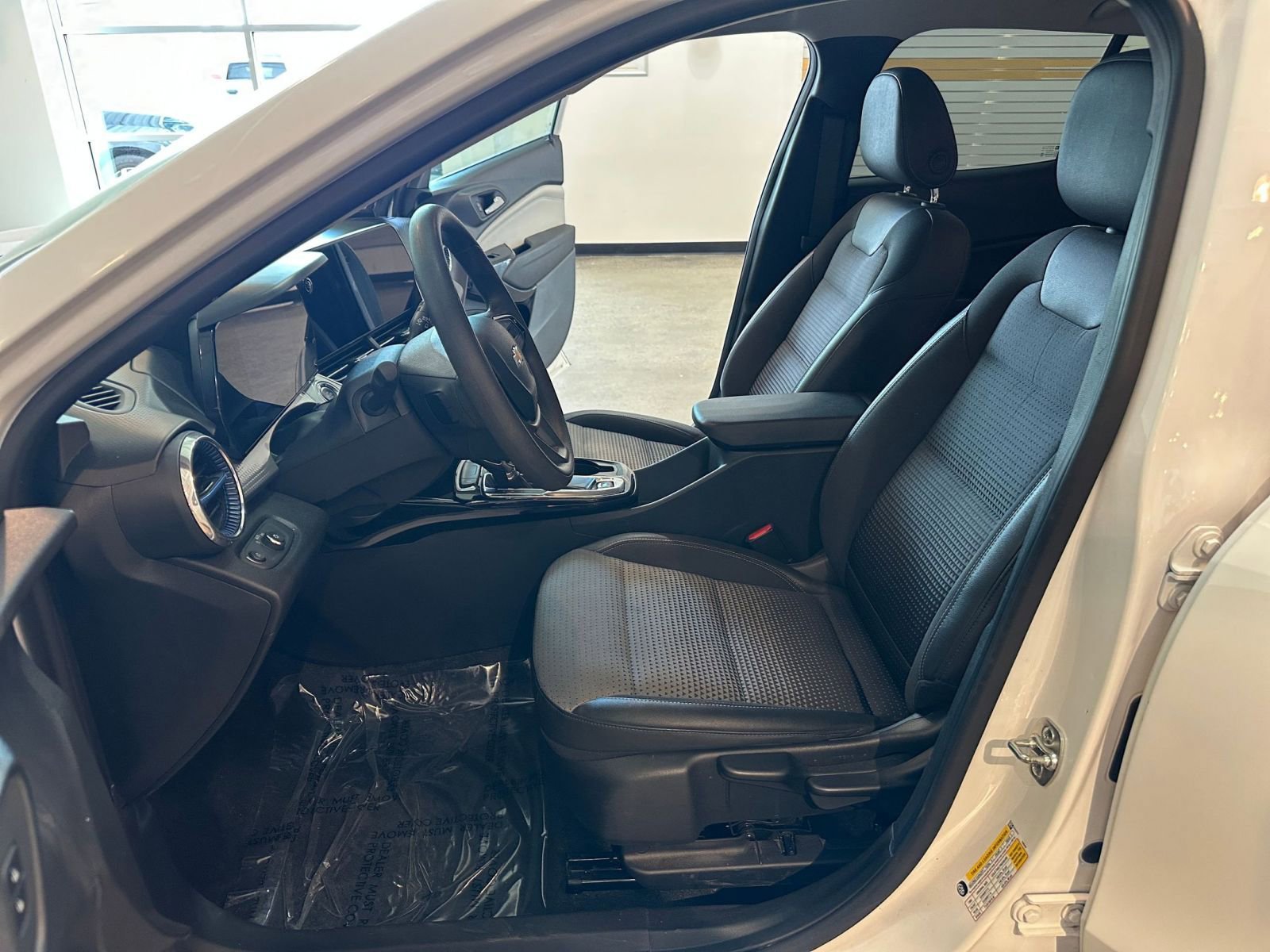 Thumbnail: 2025 Chevrolet Trax - 25