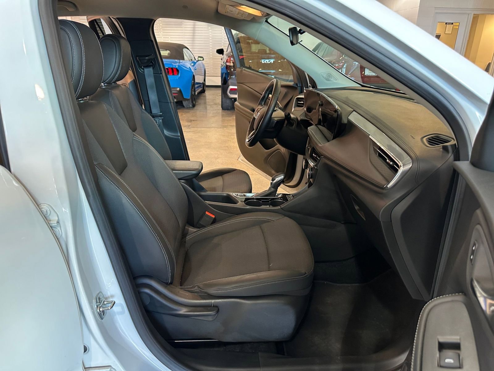 Thumbnail: 2025 Buick Encore GX - 35