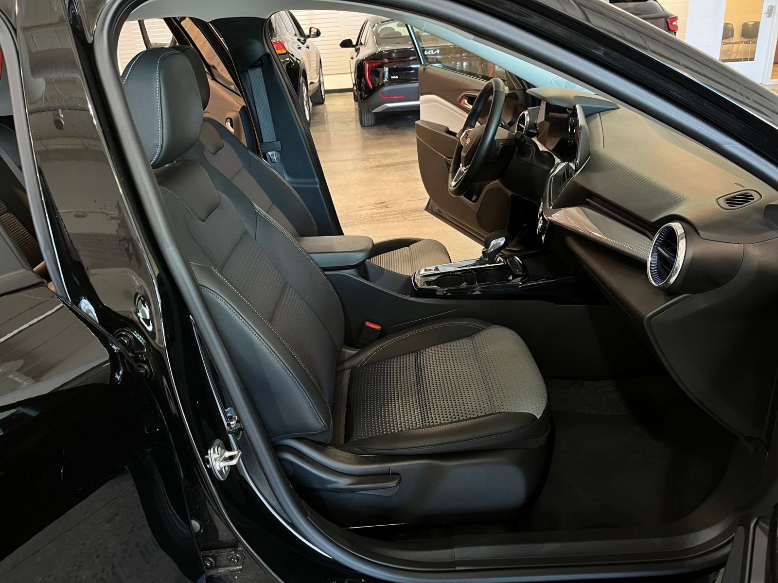 Thumbnail: 2025 Chevrolet Trax - 32