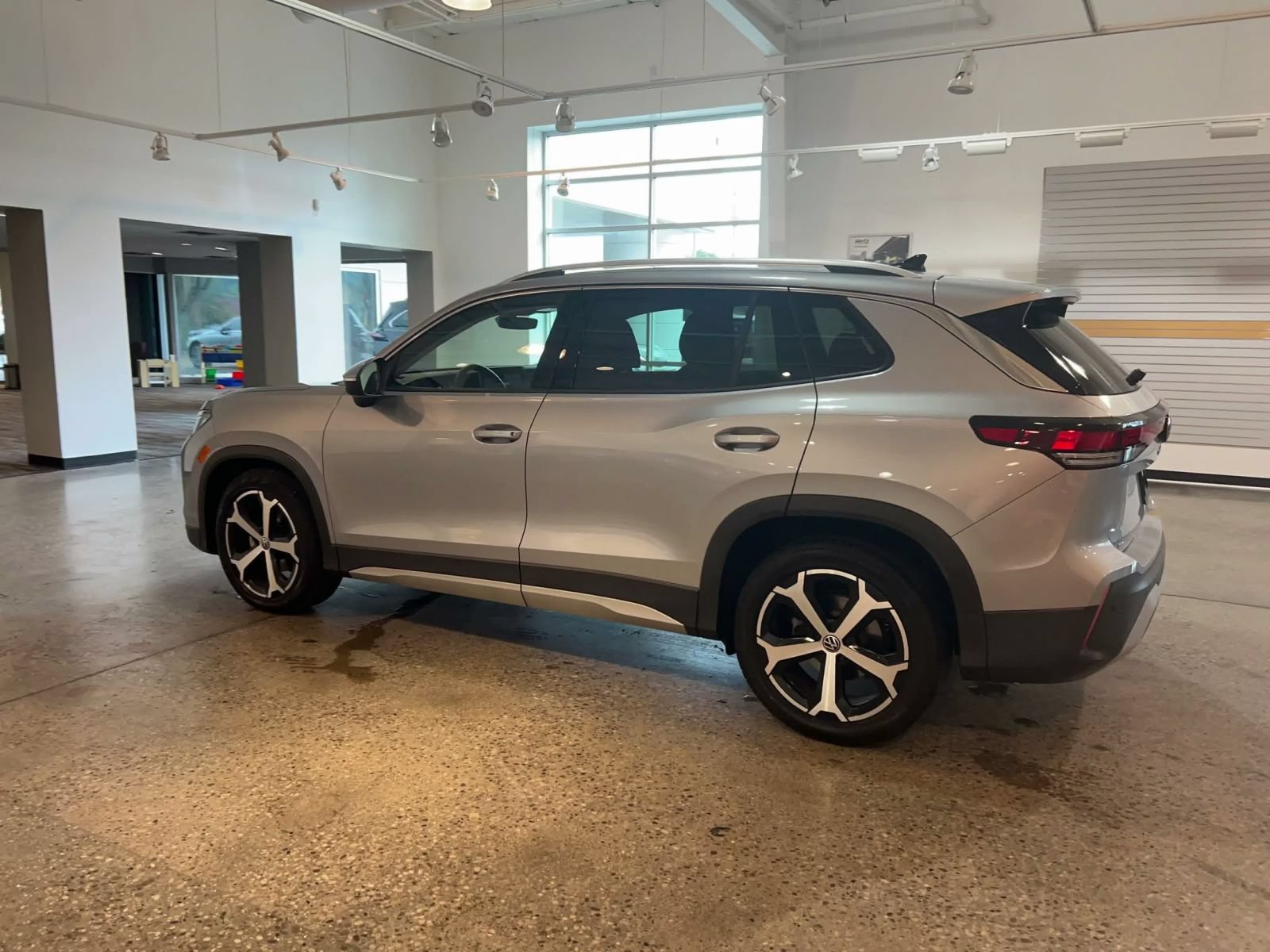 Thumbnail: 2026 Volkswagen Tiguan - 9