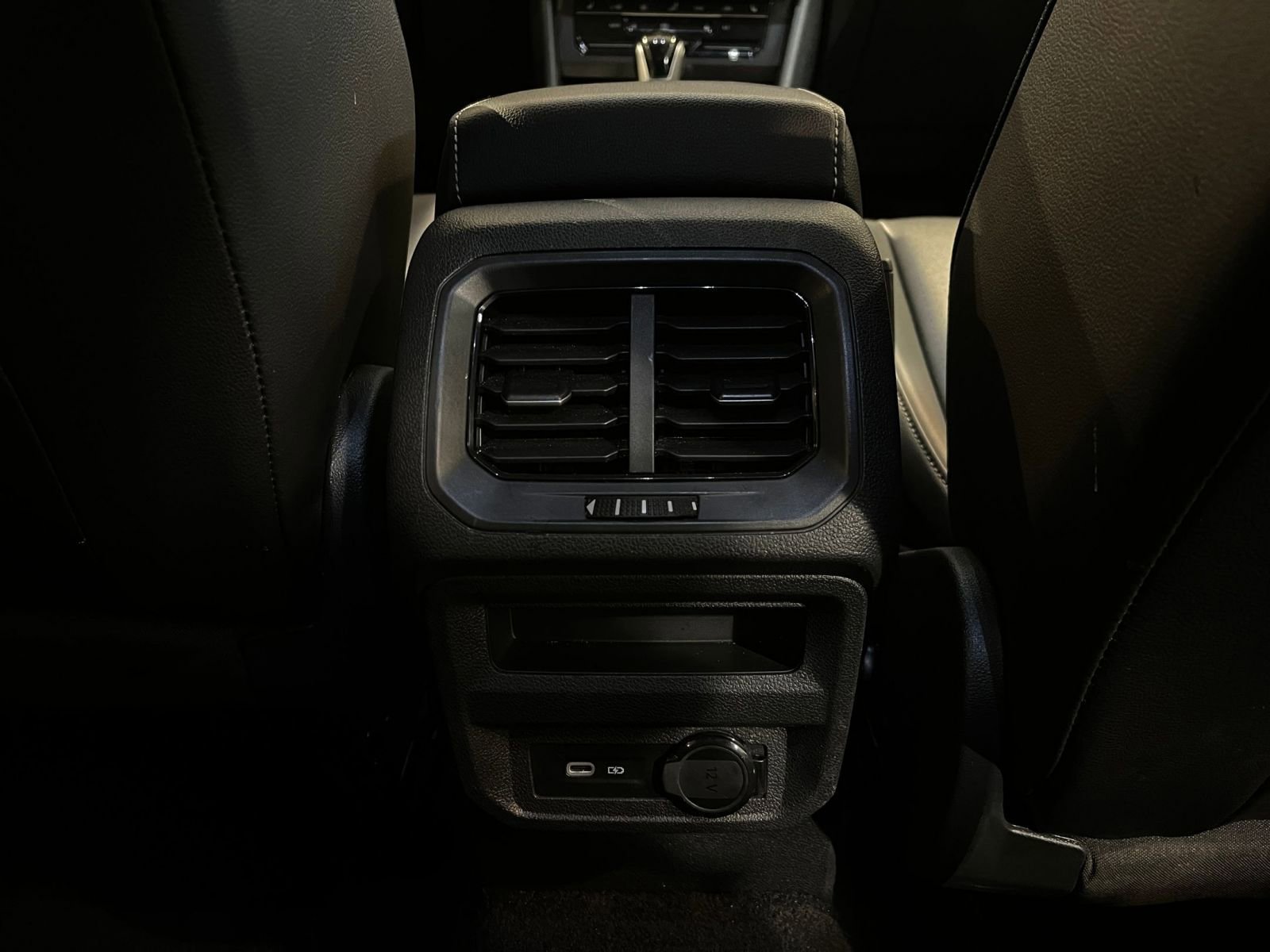 Thumbnail: 2024 Volkswagen Tiguan - 25