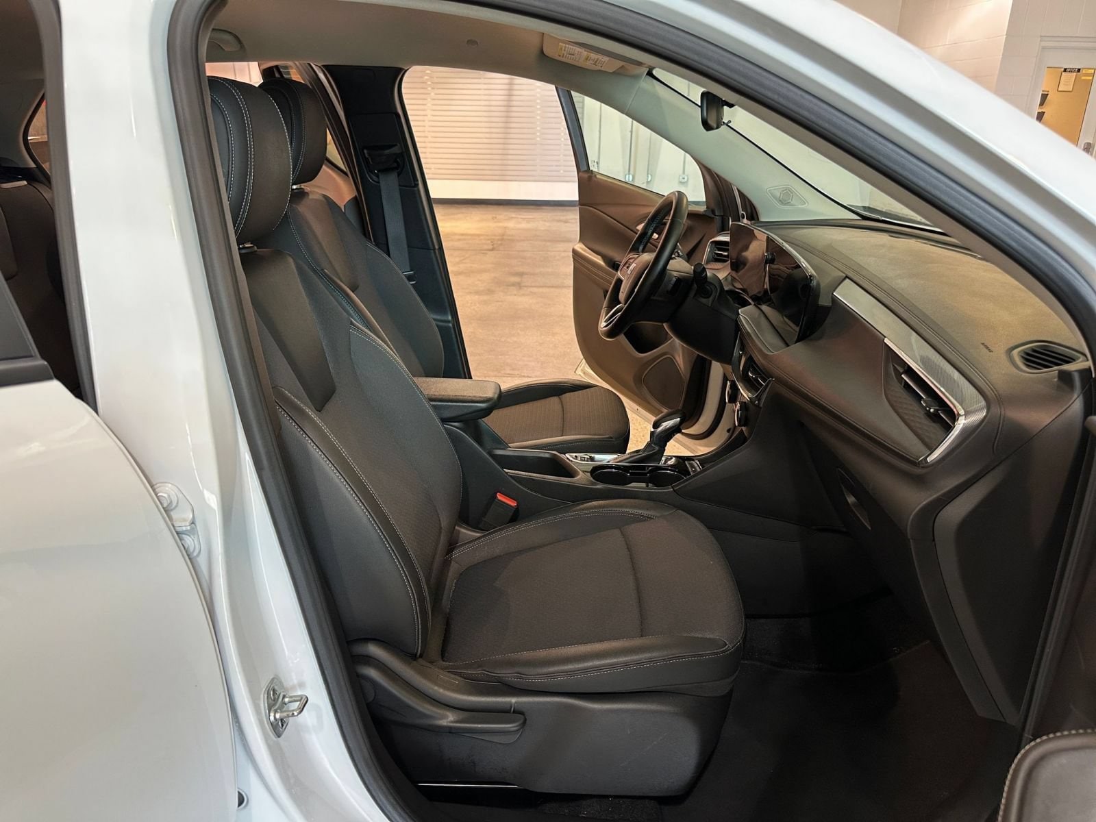 Thumbnail: 2025 Buick Encore GX - 35