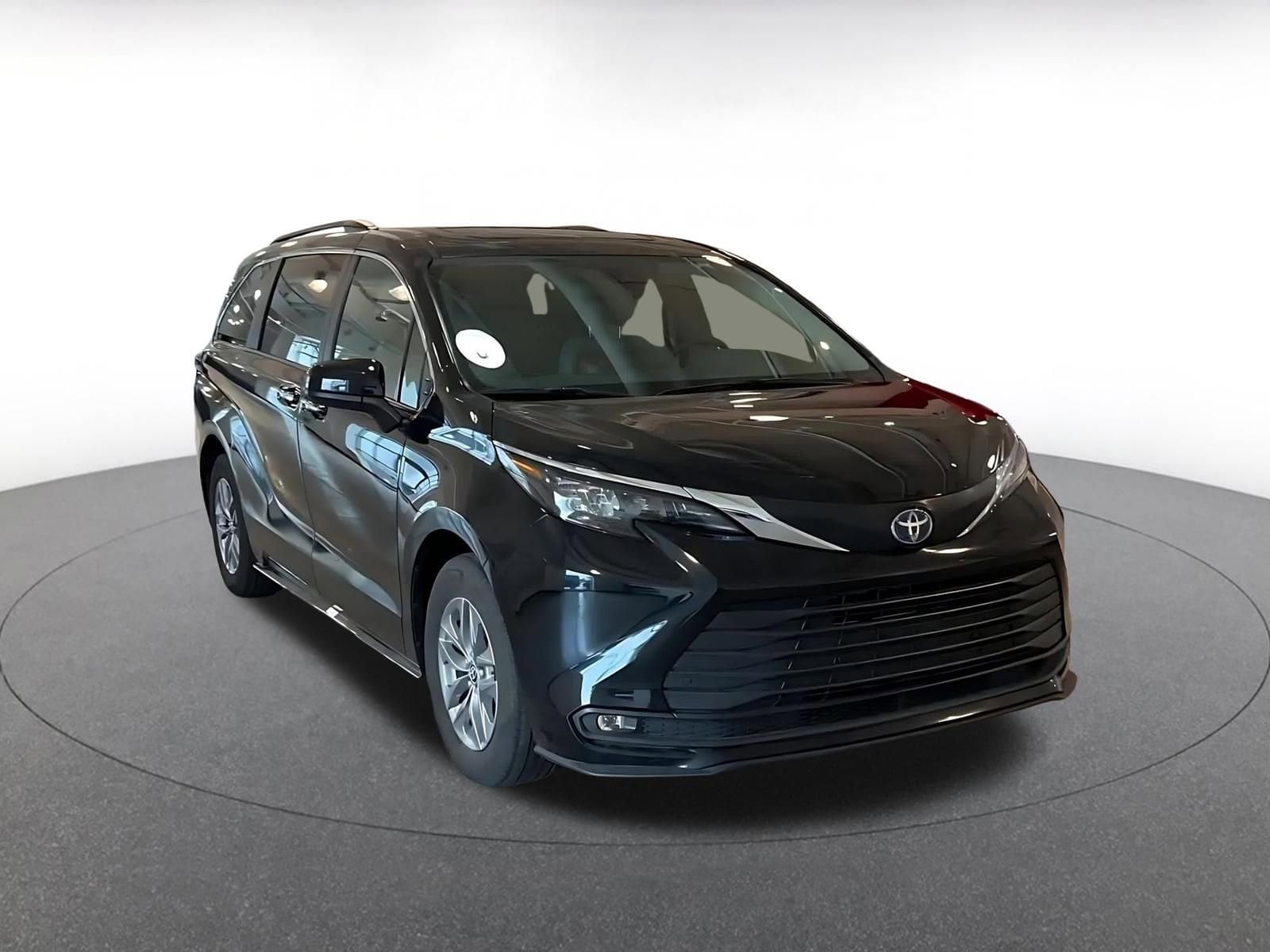 Thumbnail: 2025 Toyota Sienna - 3