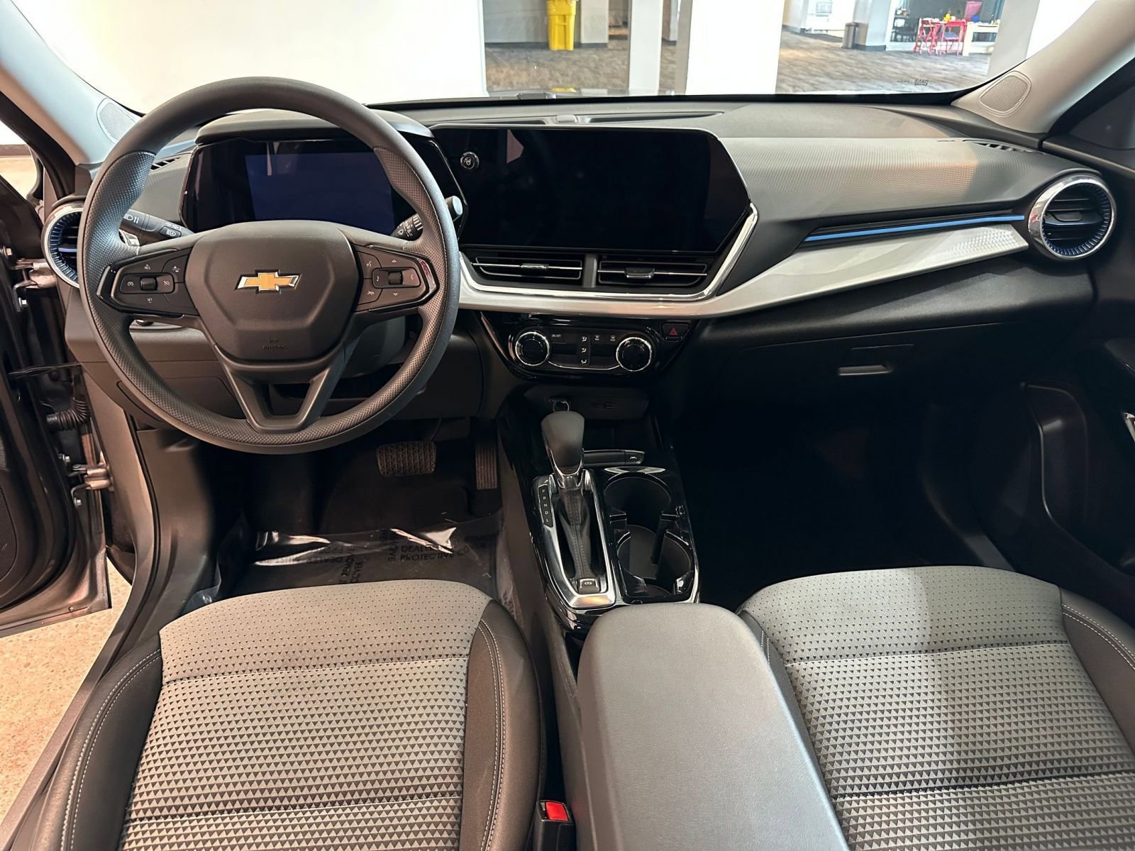 Thumbnail: 2025 Chevrolet Trax - 32