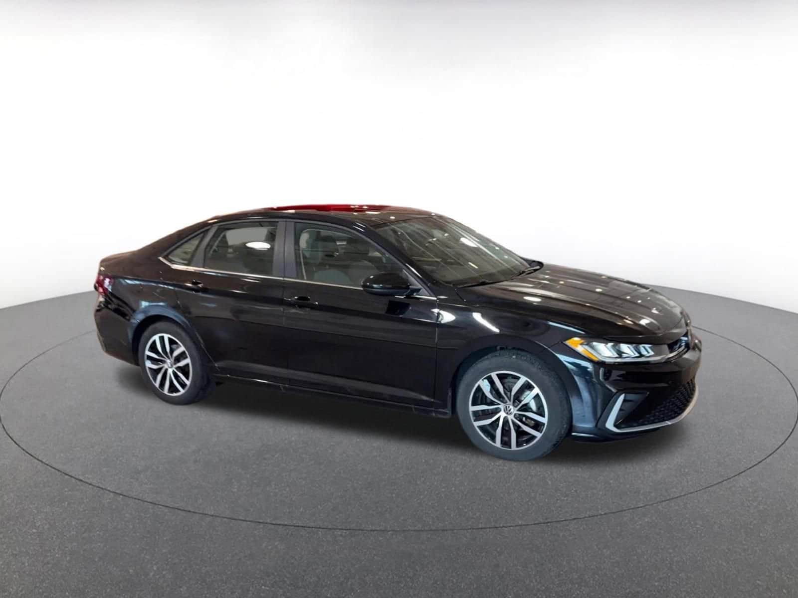 Thumbnail: 2025 Volkswagen Jetta - 2