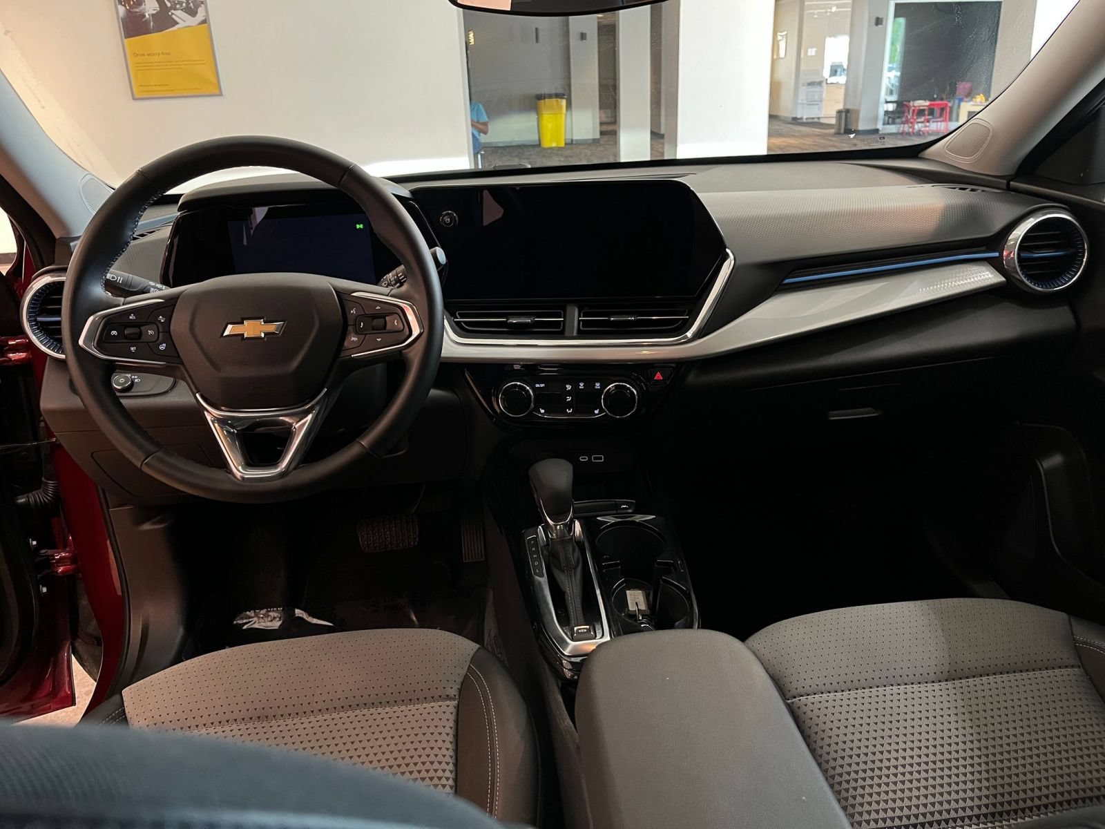 Thumbnail: 2025 Chevrolet Trax - 32
